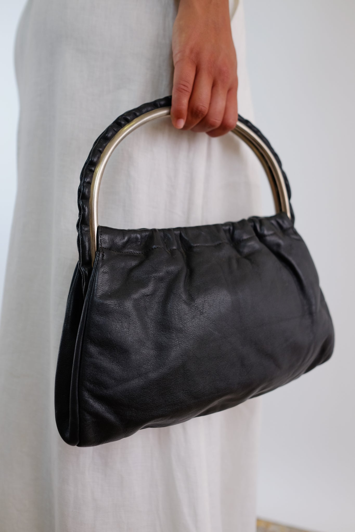 VINTAGE HOOP BAG IN BLACK LEATHER
