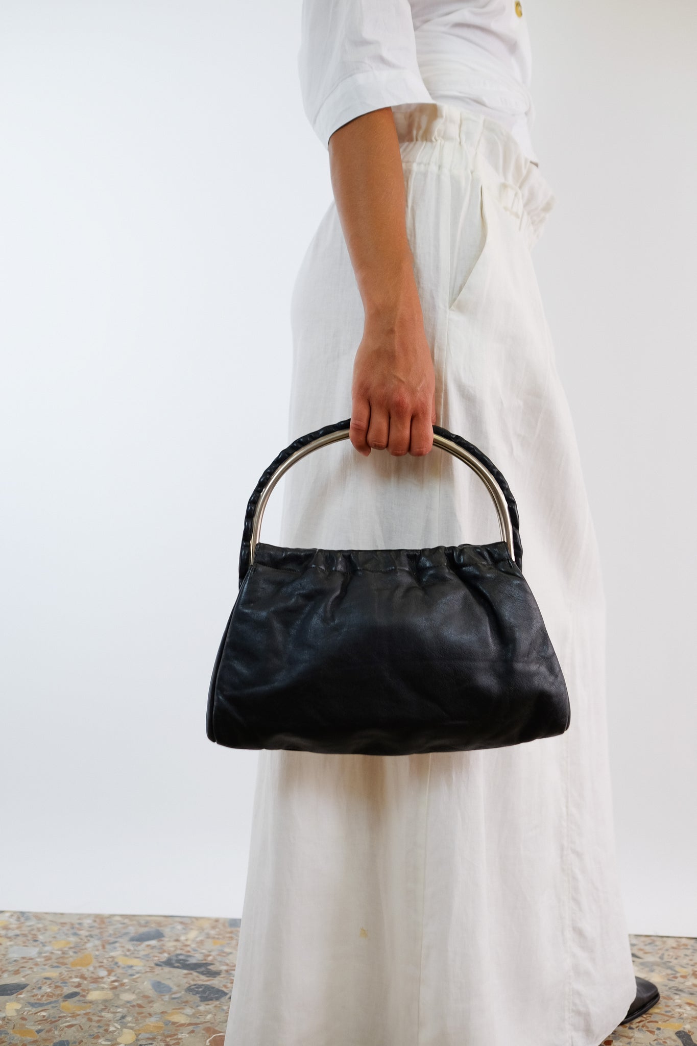 VINTAGE HOOP BAG IN BLACK LEATHER