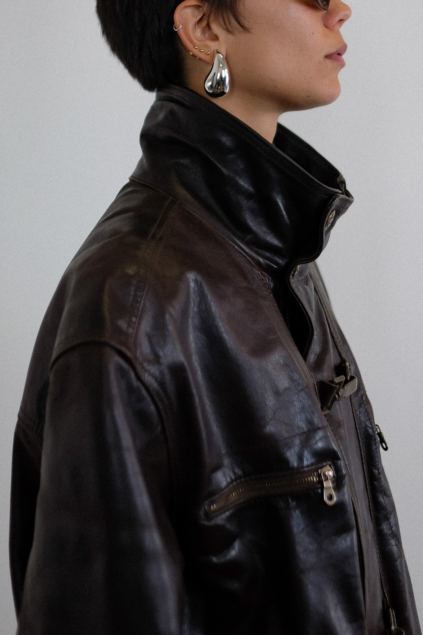 CLIP LEATHER JACKET IN BROWN