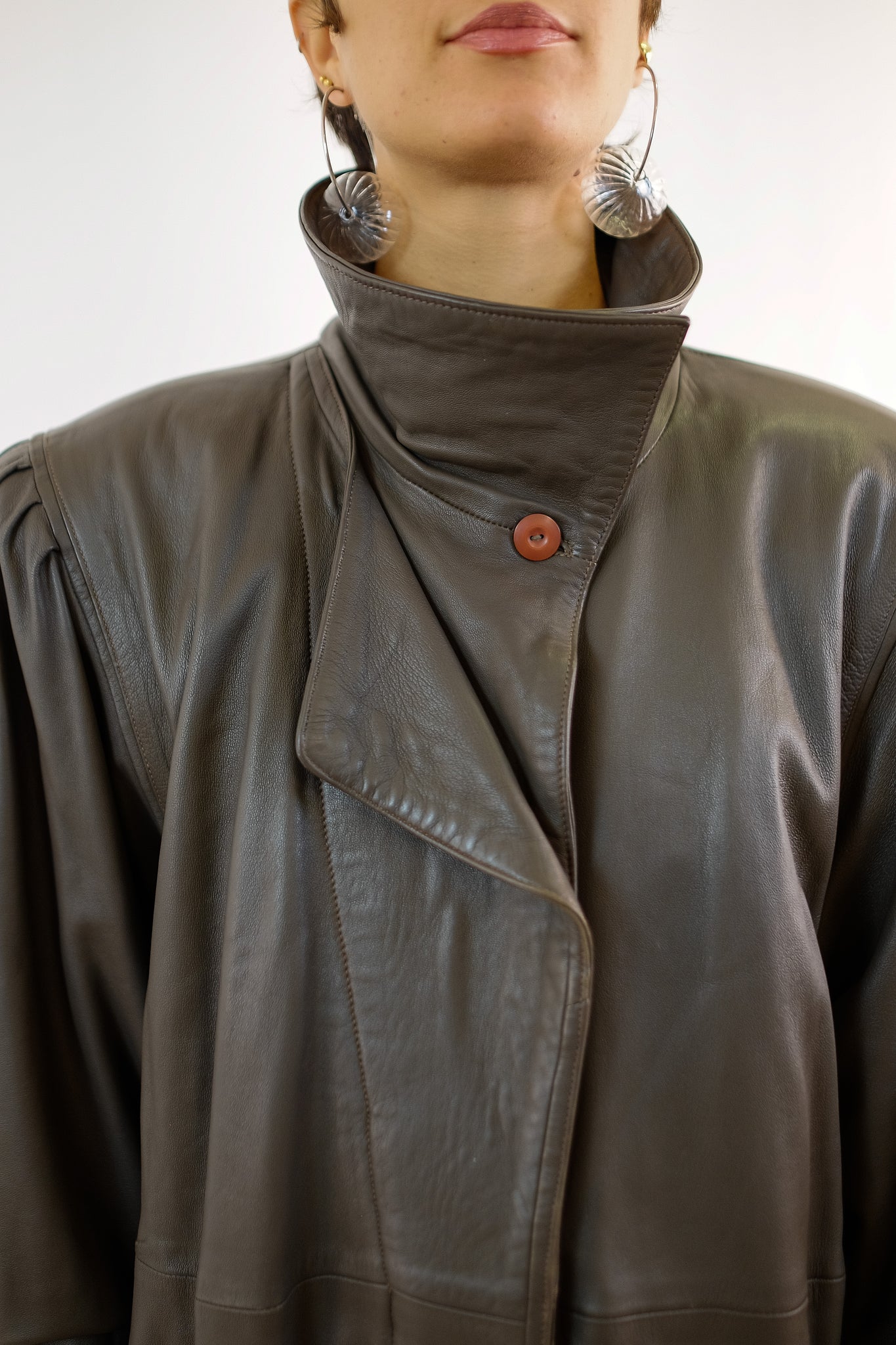 GABRIELLA BENELLI LEATHER COAT IN DEEP SAGE BROWN