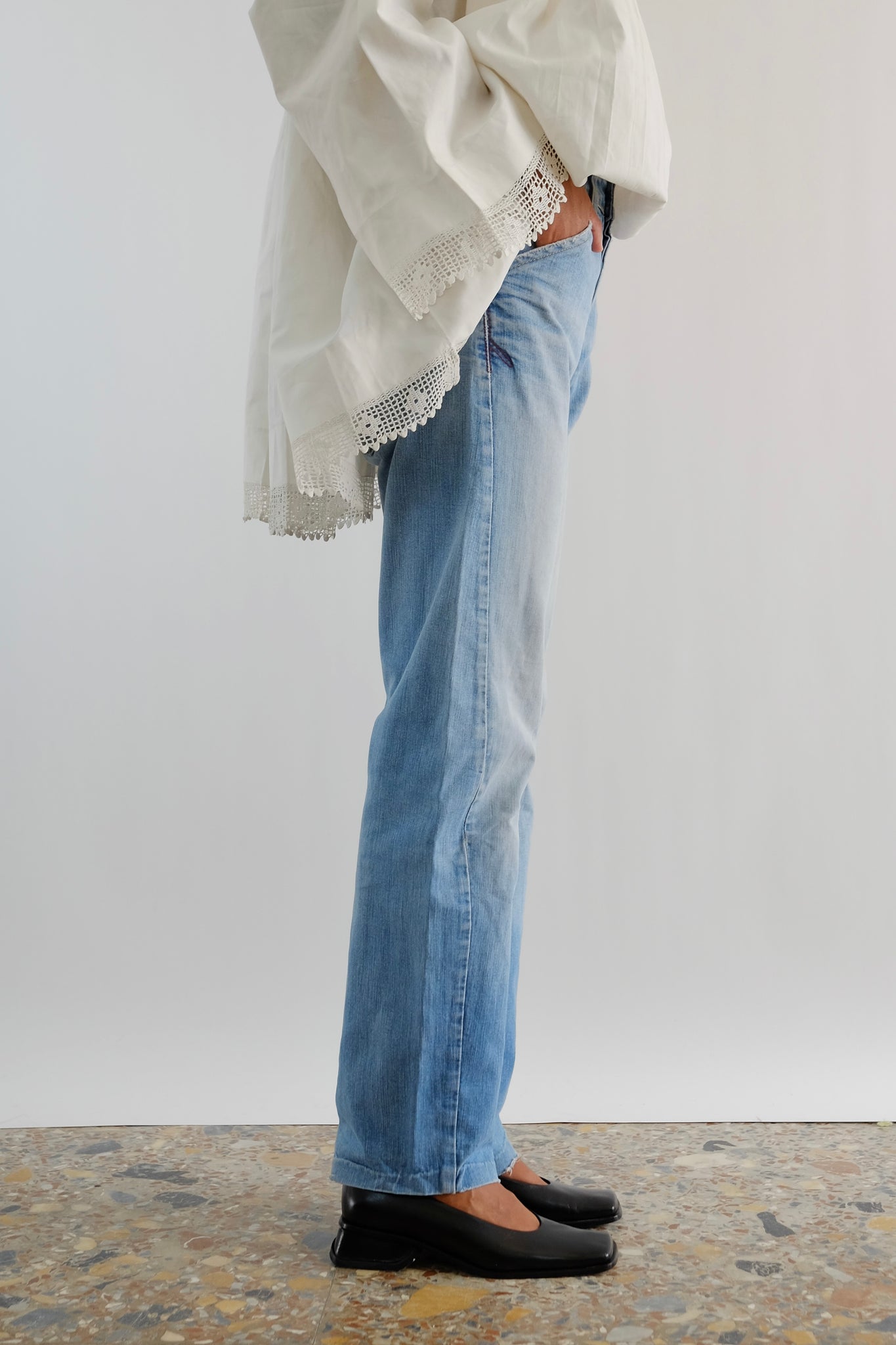 LEVIS ENGINEERED LIGHTWASH JEANS