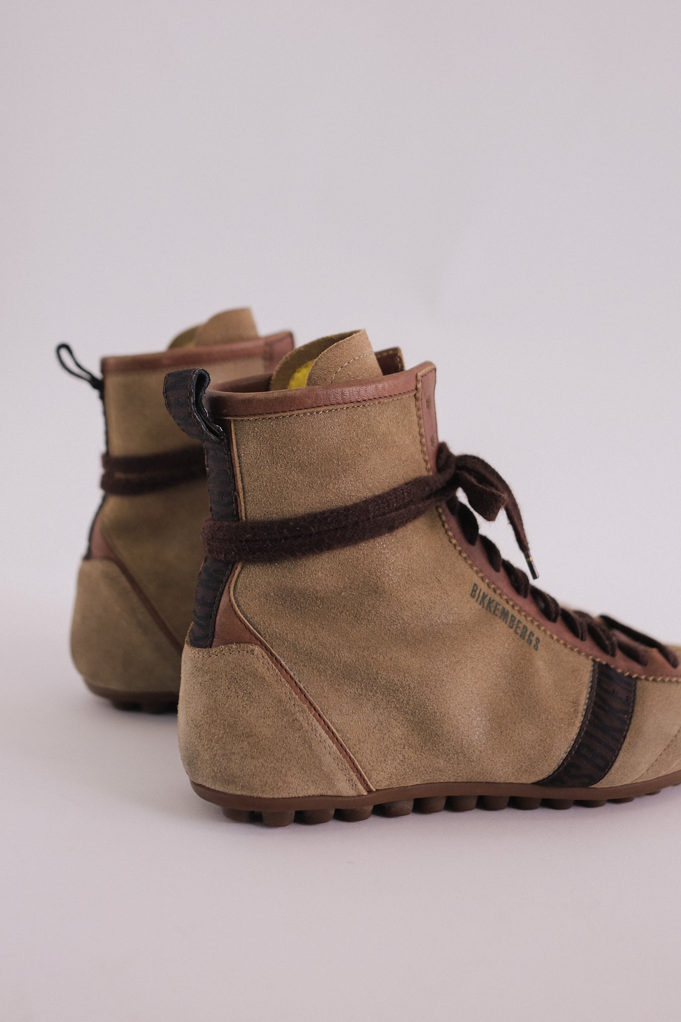 DIRK BIKKEMBERGS LEATHER SNEAKERS IN TAUPE SUEDE