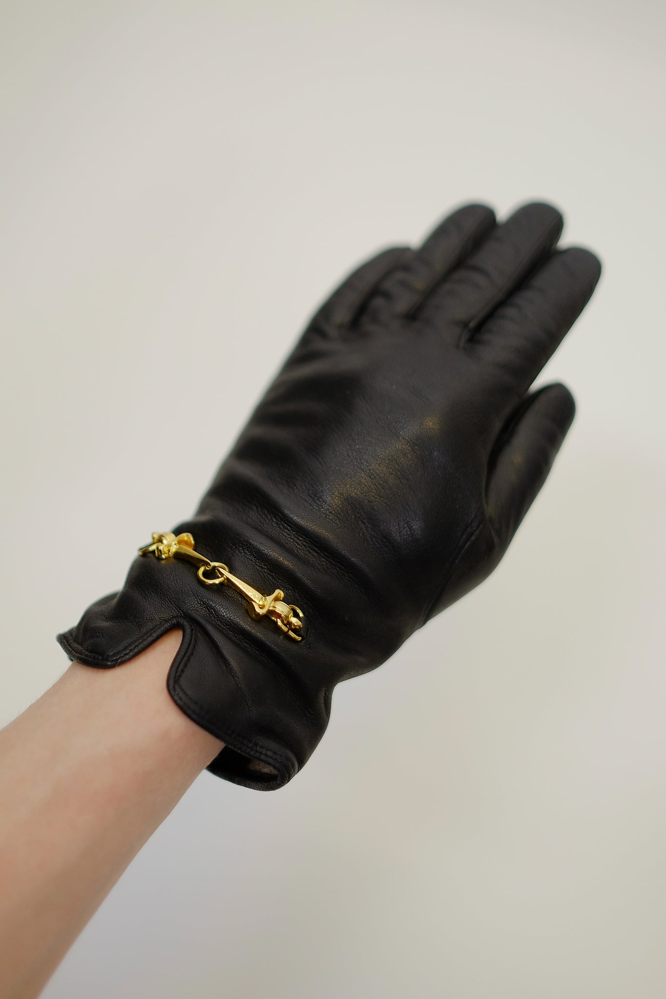 CESARE PACIOTTI DAGGER GLOVES IN BLACK LAMBSKIN