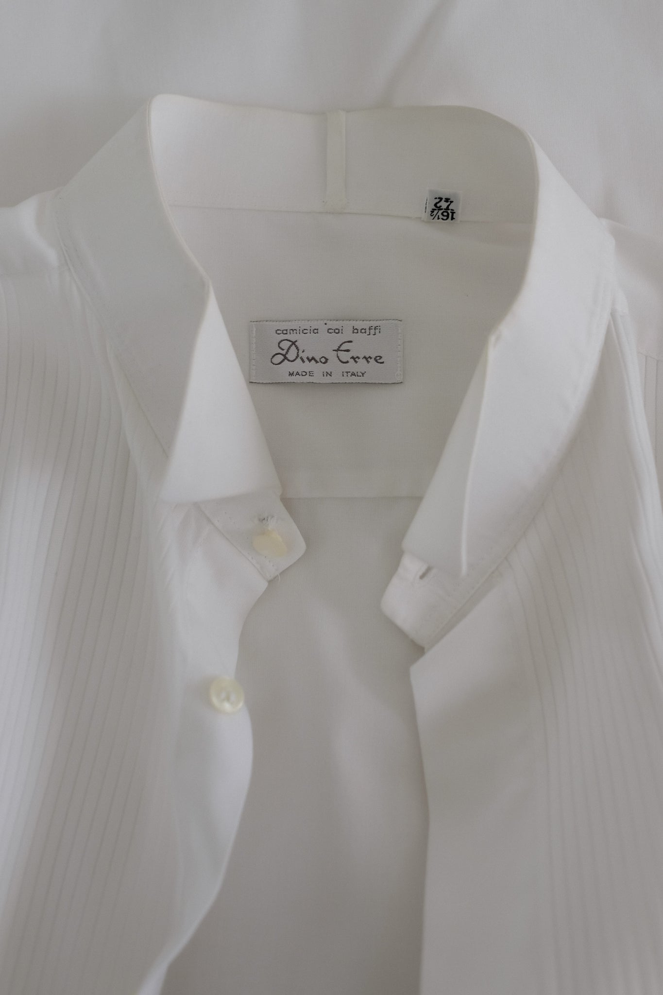 WING-TIP PLEATED COTTON SHIRT IN WHITE BY DINO ERRE