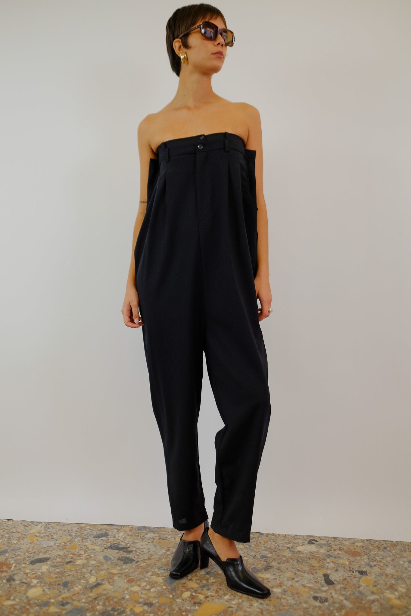 TAILORED HIGH PLEAT TROUSERS IN BLACK