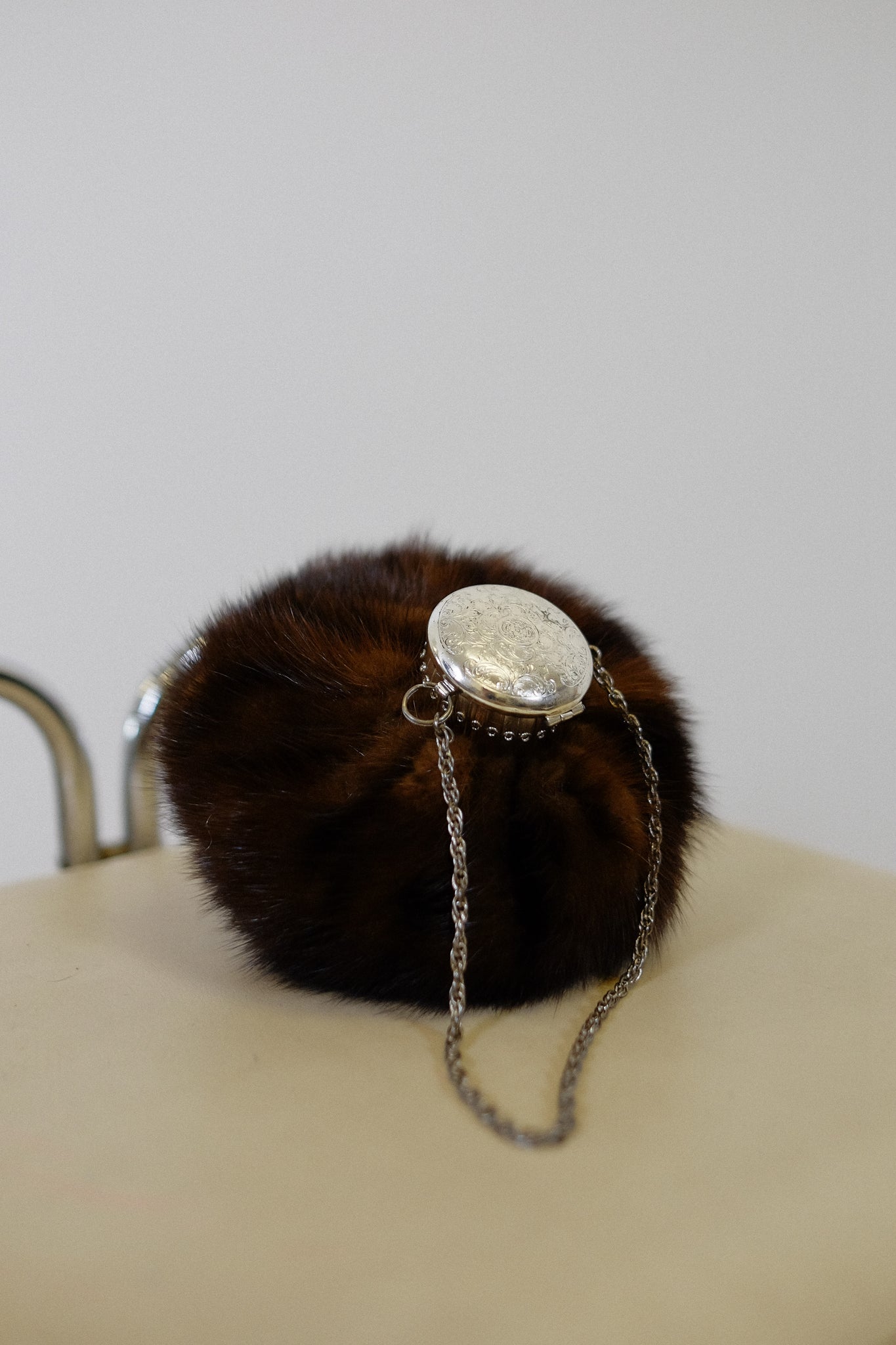 VINTAGE 1960S MINK FUR EXTENDING RETICULE BAG IN NATURAL MINK