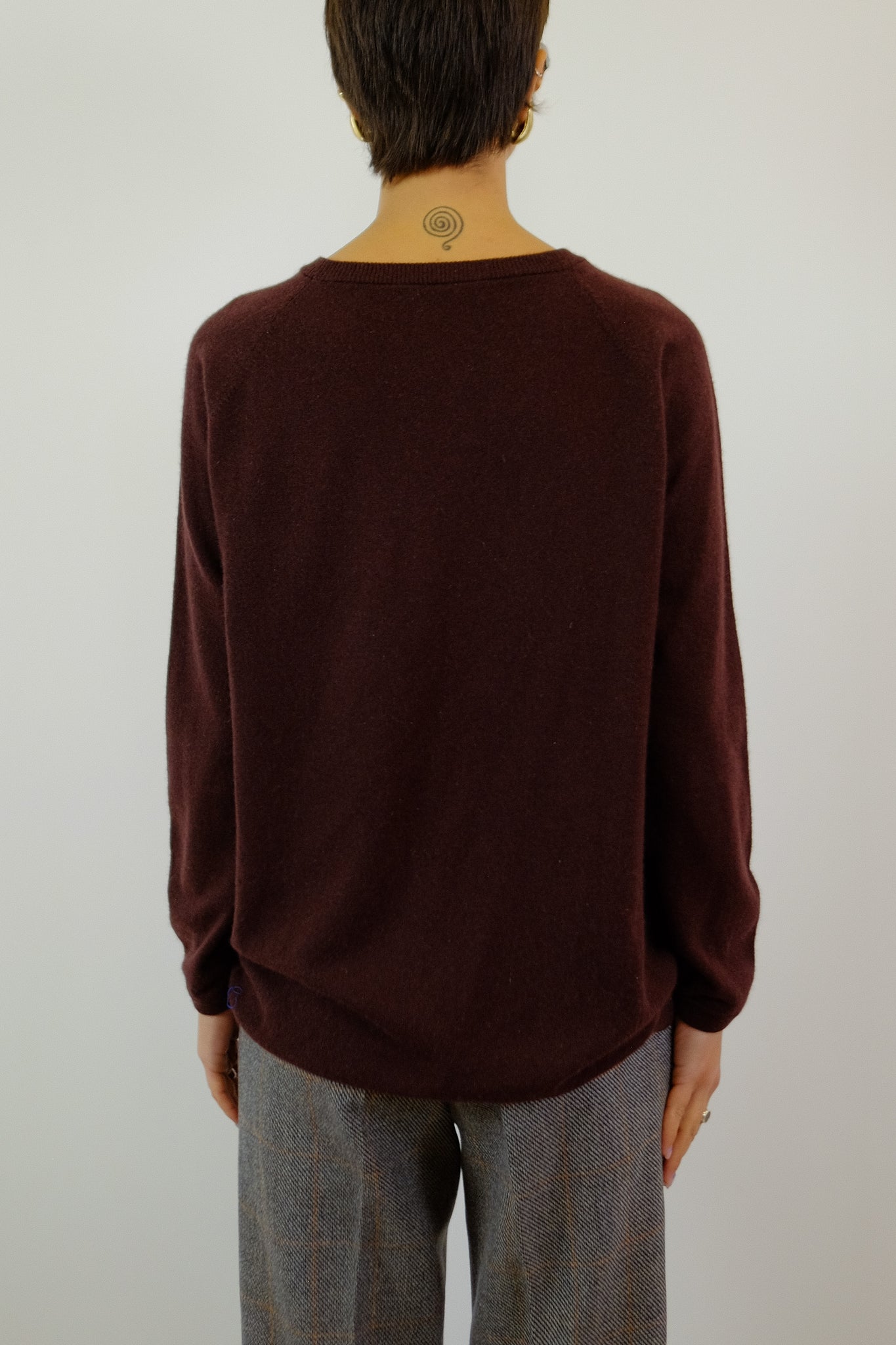 BRUNELLO CUCINELLI LUXURIOUS SUPER SOFT CASHMERE SWEATER IN BURGUNDY
