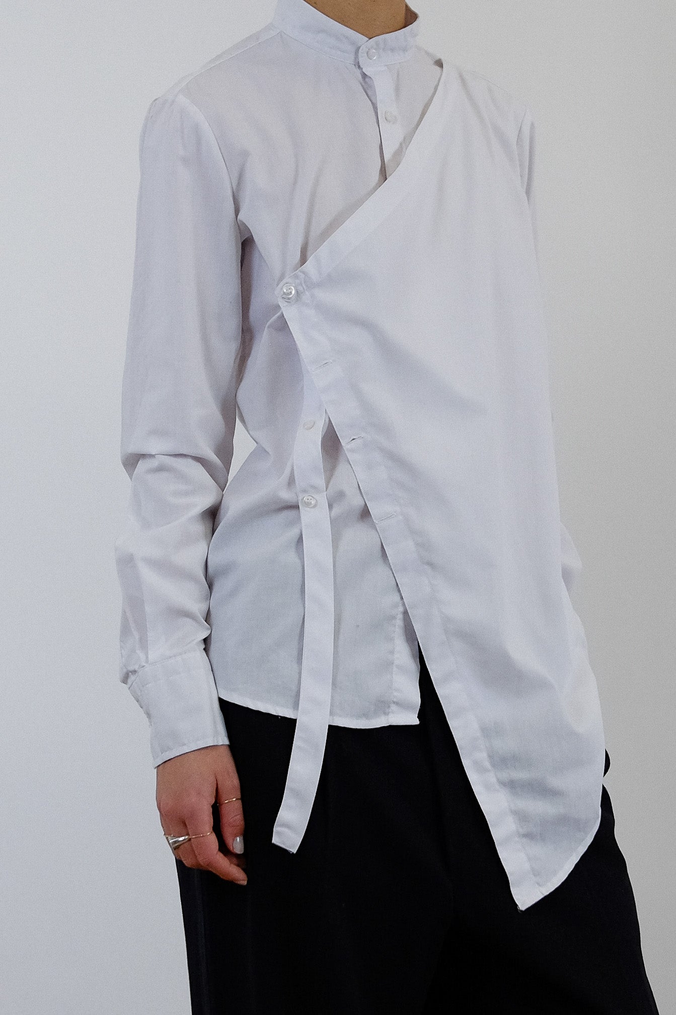 MARTAN ASYMMETRIC DRAPED SHIRT IN WHITE