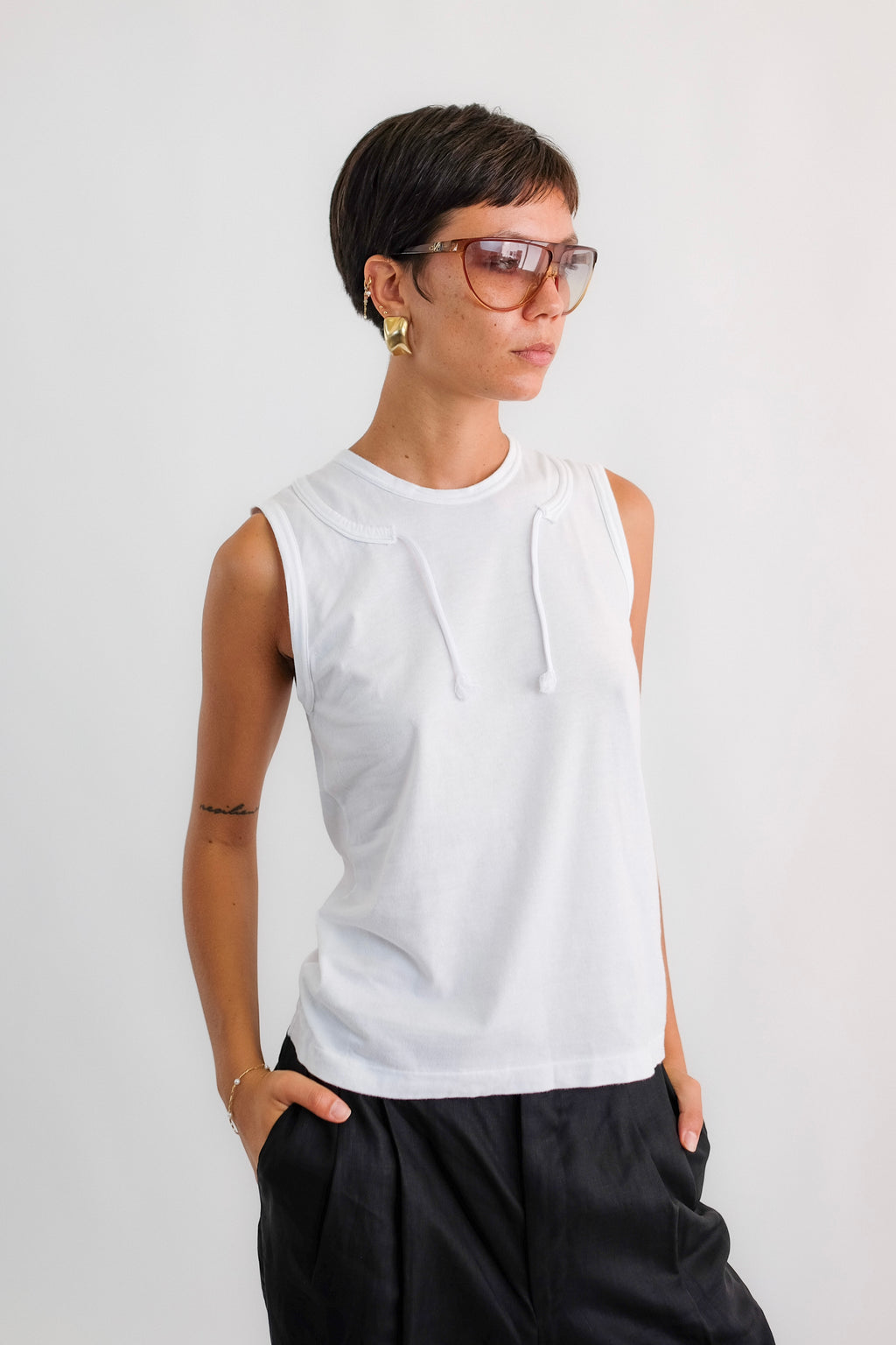 COMME DES GARÇONS TIE NECK TOP IN WHITE COTTON