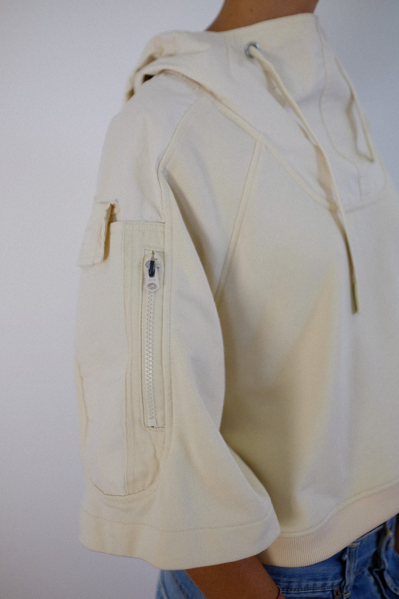 G-STAR CROP HOODIE IN BEIGE & CREAM