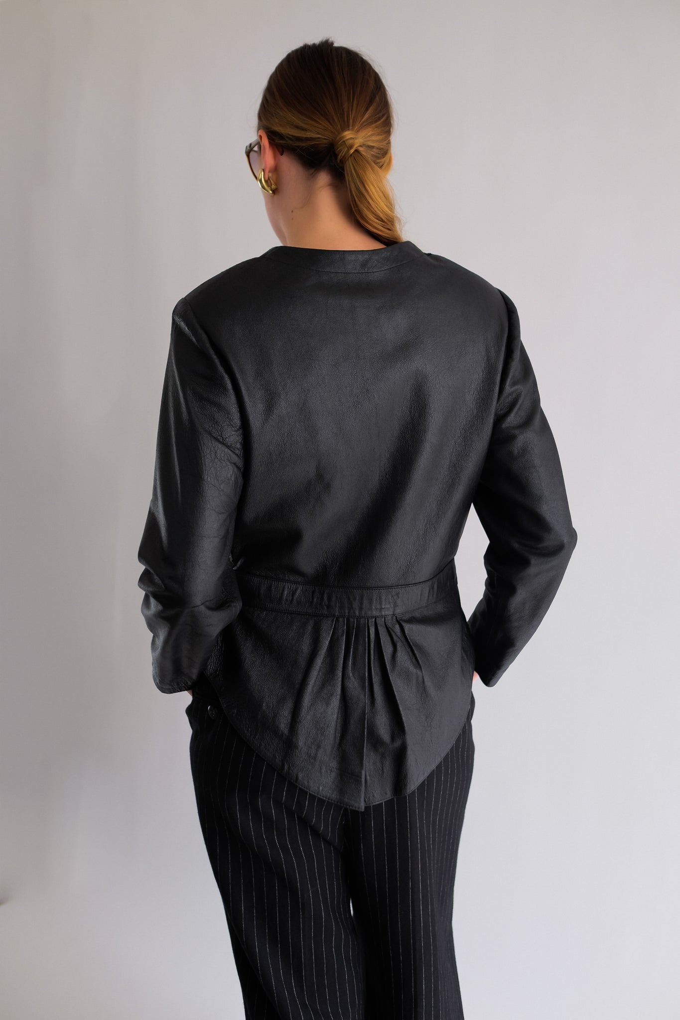 ELIZABETH DAY SINCH TAIL JACKET IN BLACK LEATHER