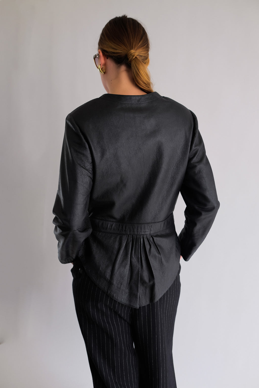 ELIZABETH DAY SINCH TAIL JACKET IN BLACK LEATHER