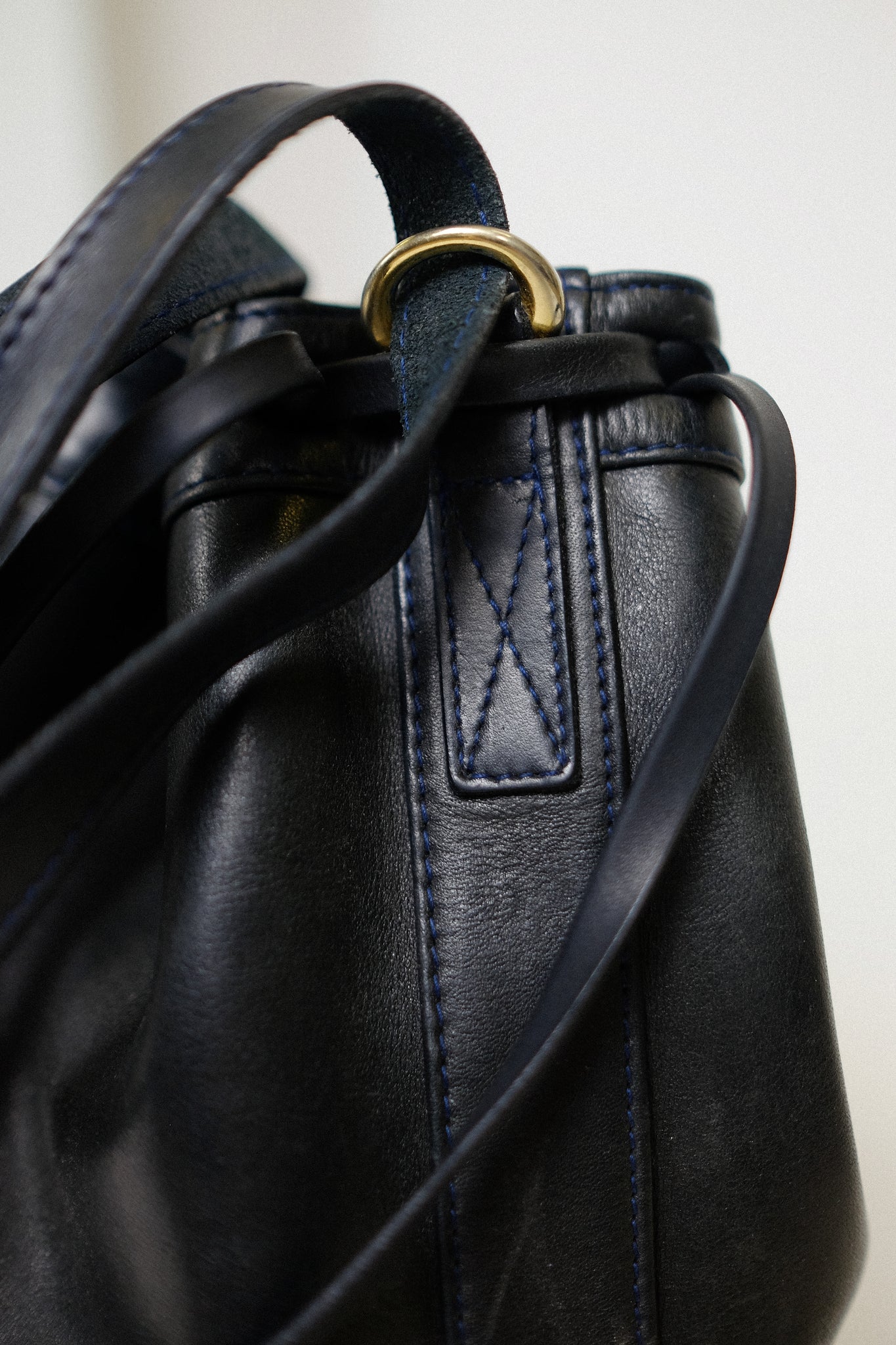 POLIDORI OF ROME LEATHER BUCKET BAG IN DARK NAVY/BLACK