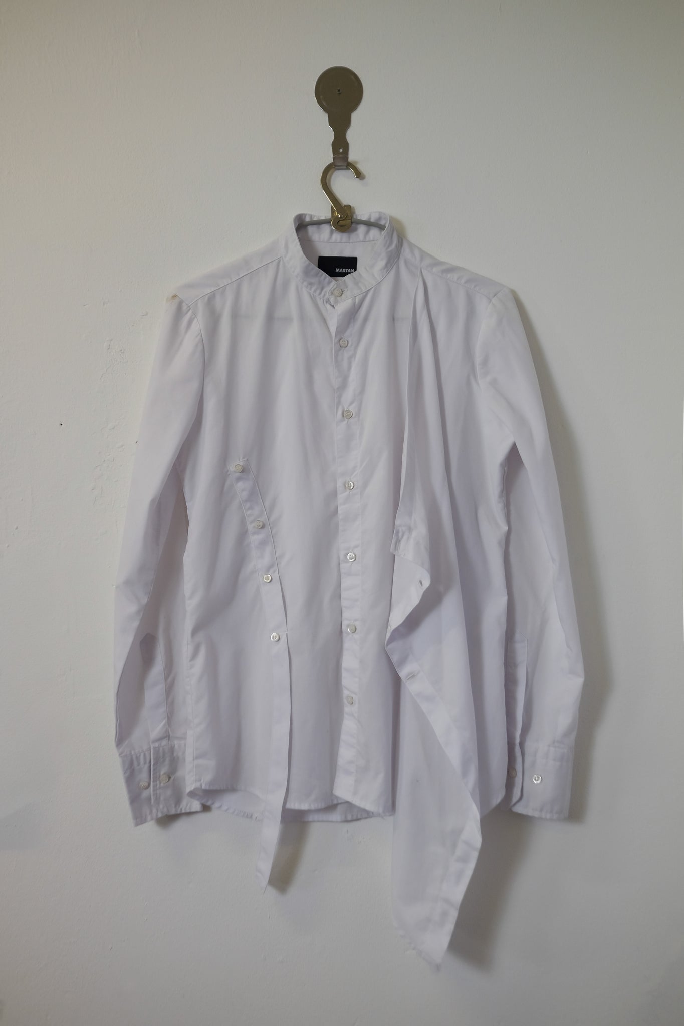 MARTAN ASYMMETRIC DRAPED SHIRT IN WHITE