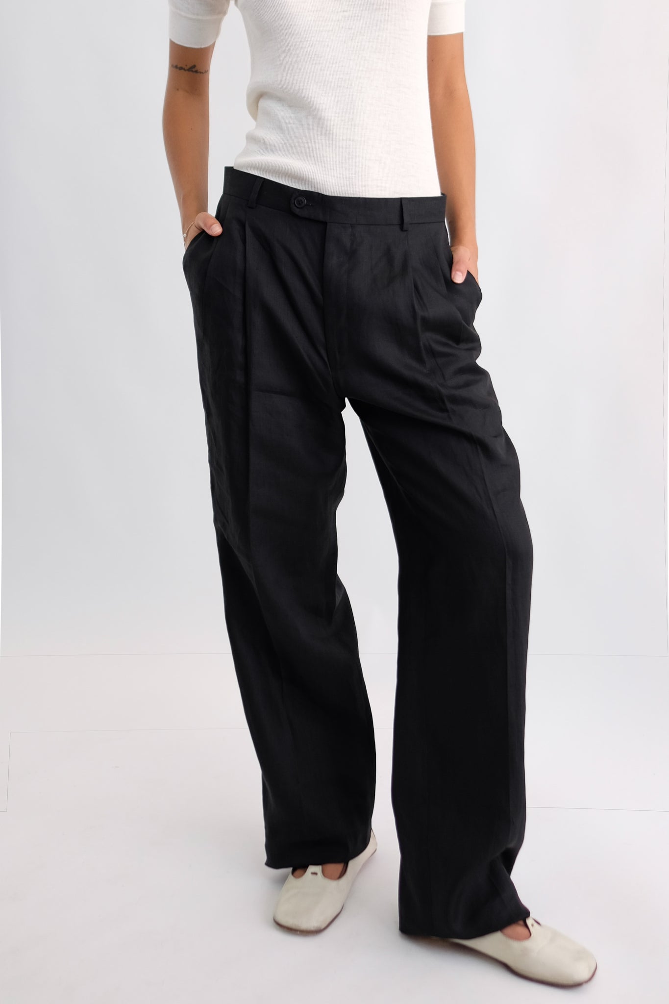 ITALIAN SOFT TAILORED PLEAT PANTS IN BLACK STRUCTURED LINEN