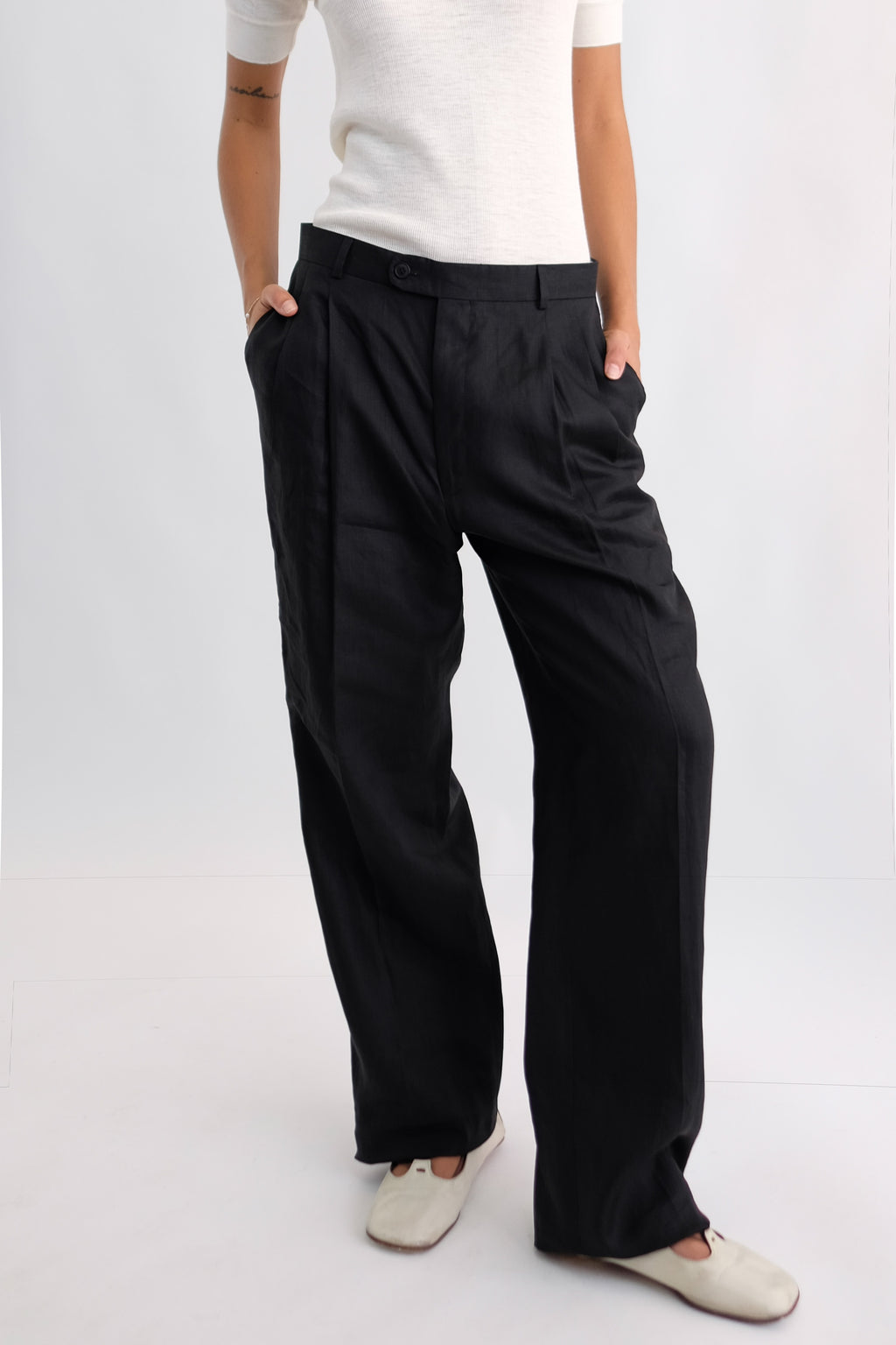 ITALIAN SOFT TAILORED PLEAT PANTS IN BLACK STRUCTURED LINEN