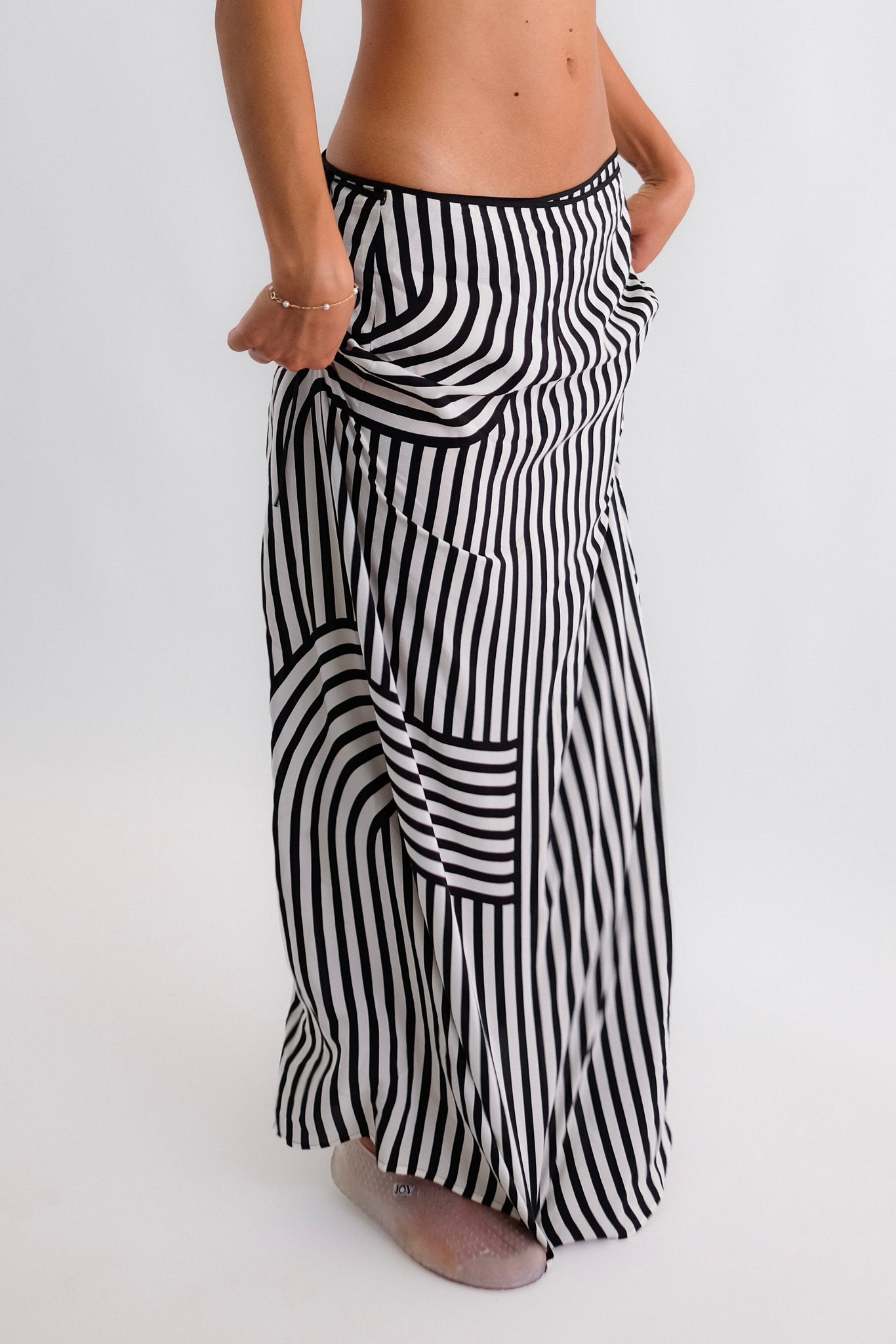 80S GIANFRANCO FERRÉ STRIPED MAXI SKIRT IN BLACK AND WHITE OPTIC SILK