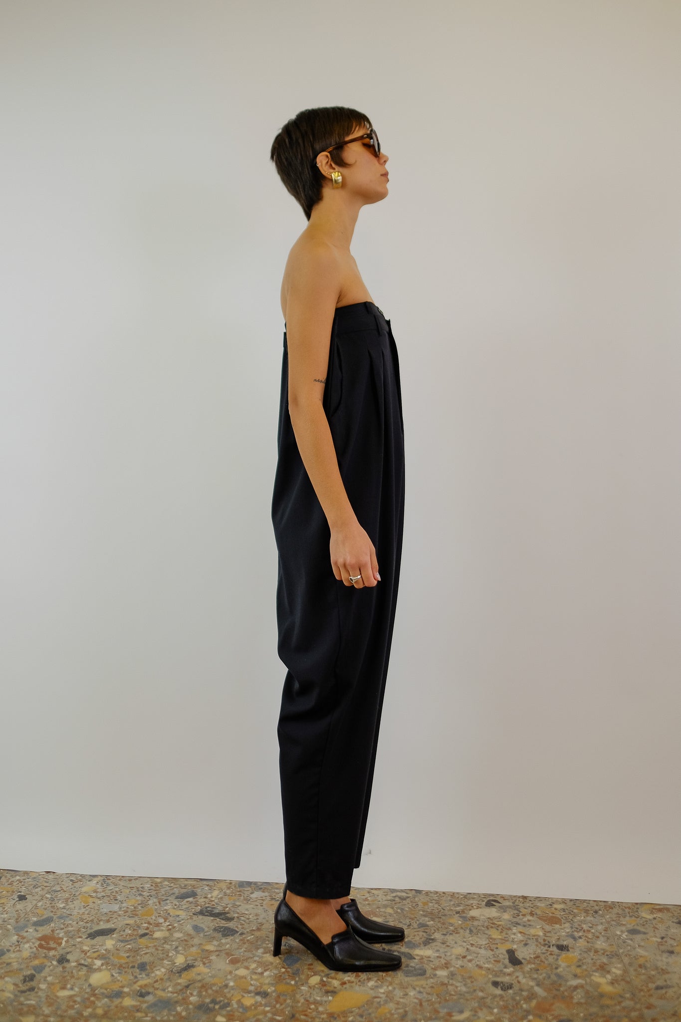 TAILORED HIGH PLEAT TROUSERS IN BLACK