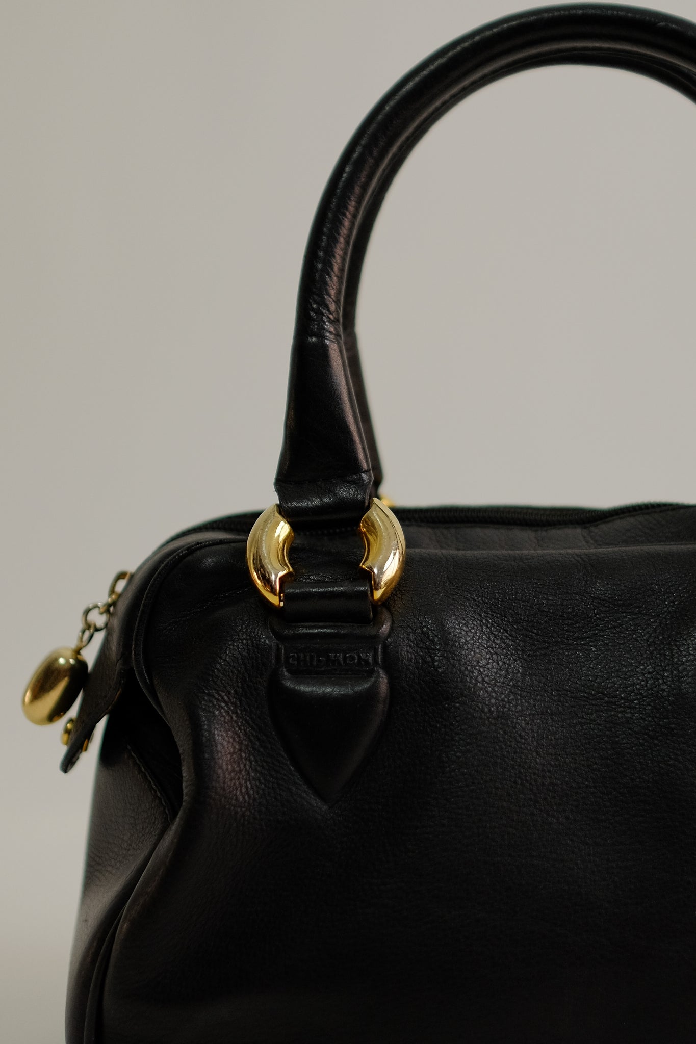 ITALIAN LEATHER BOWLING BAG IN BLACK