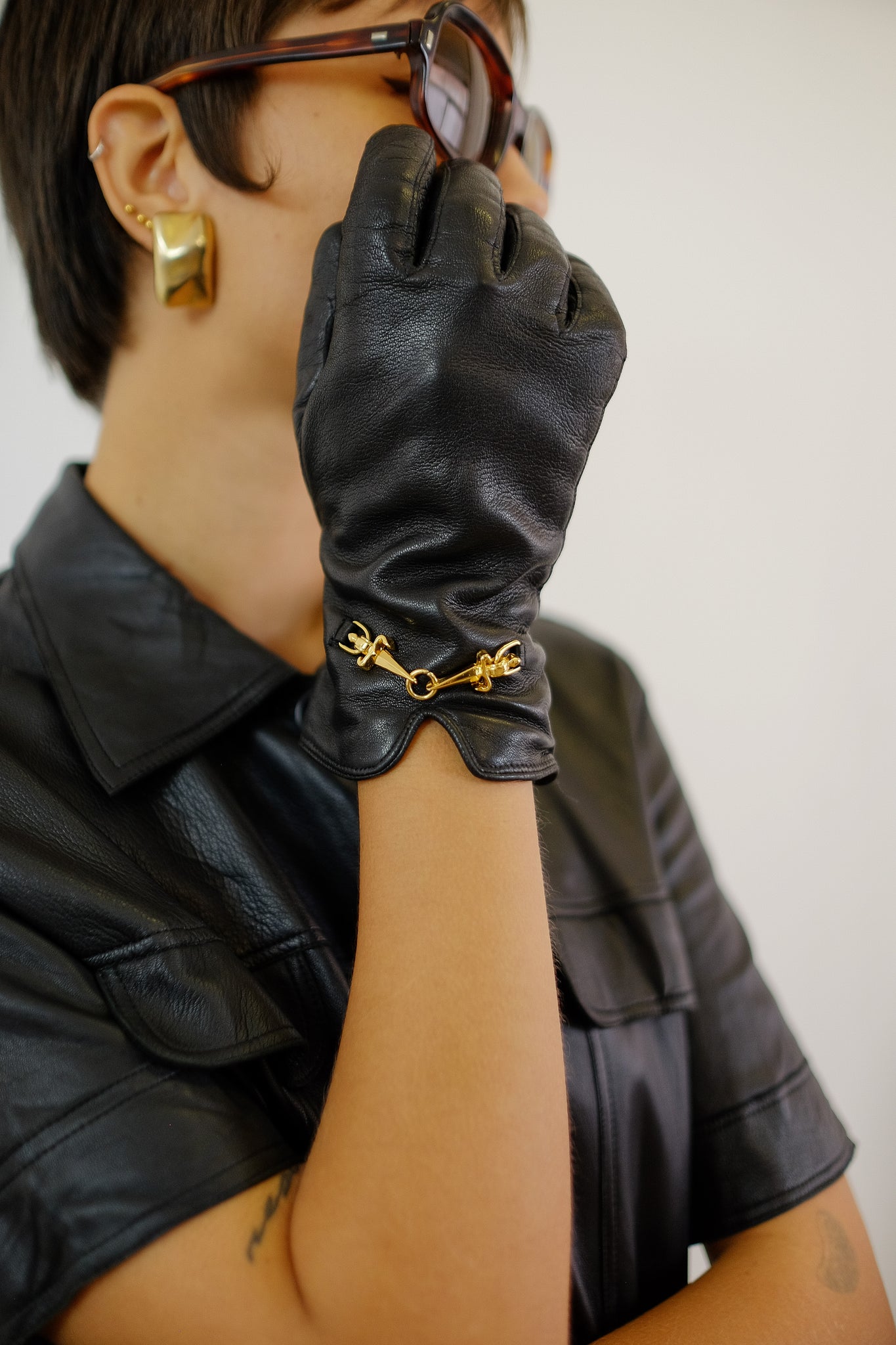 CESARE PACIOTTI DAGGER GLOVES IN BLACK LAMBSKIN