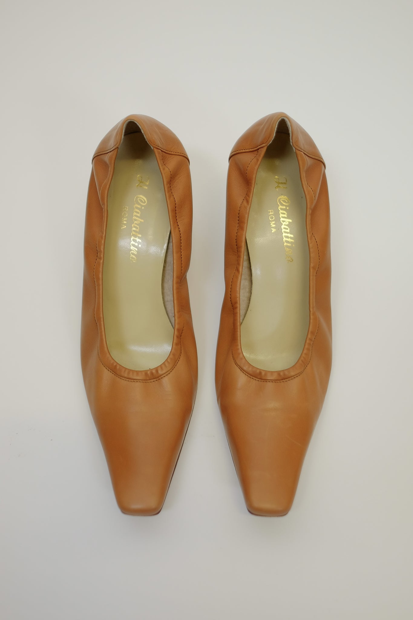 ROMAN ATELIER PUMPS IN SANDY CARAMEL