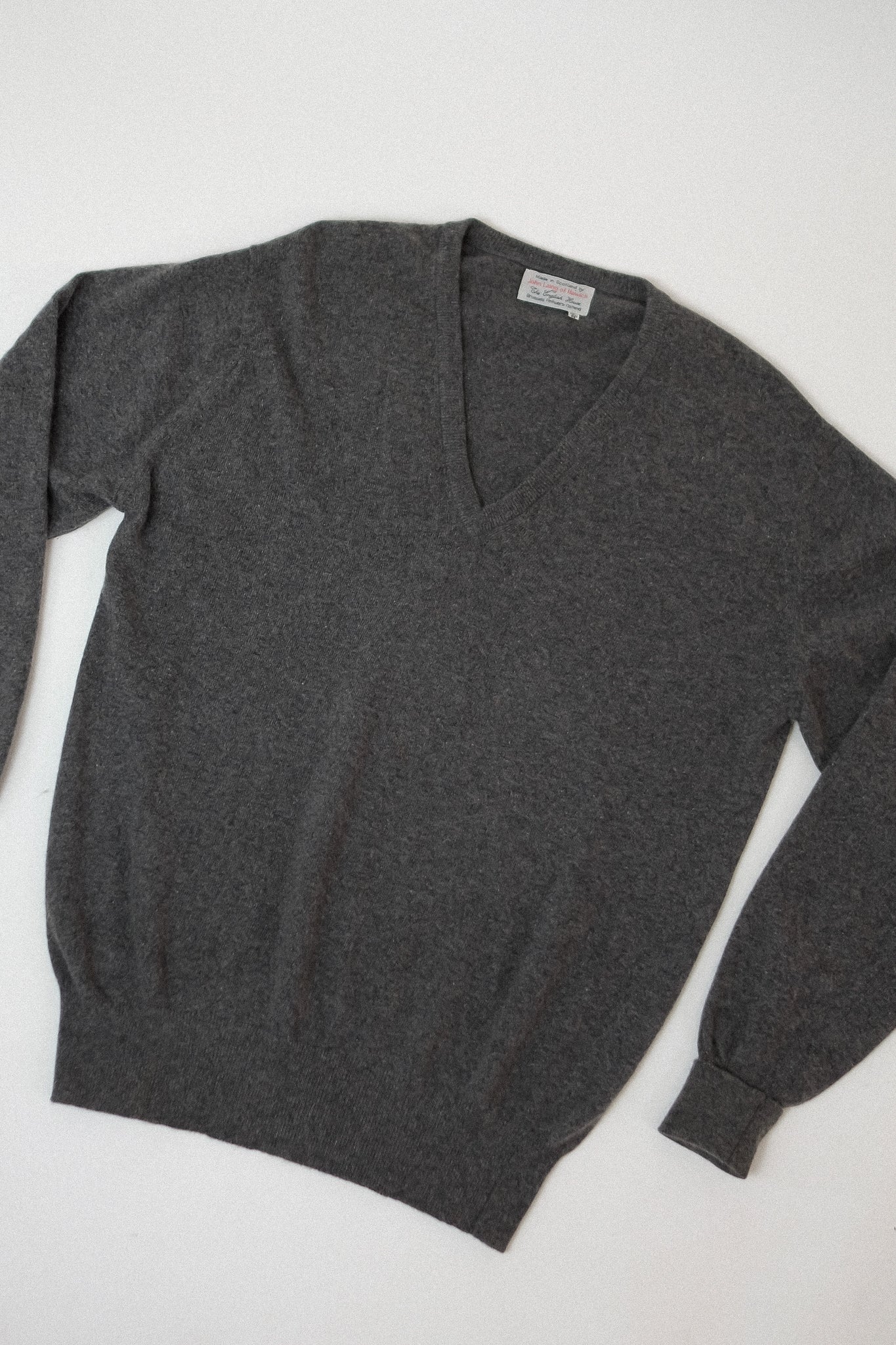 SCOTTISH PURE CASHMERE SWEATER IN GREY