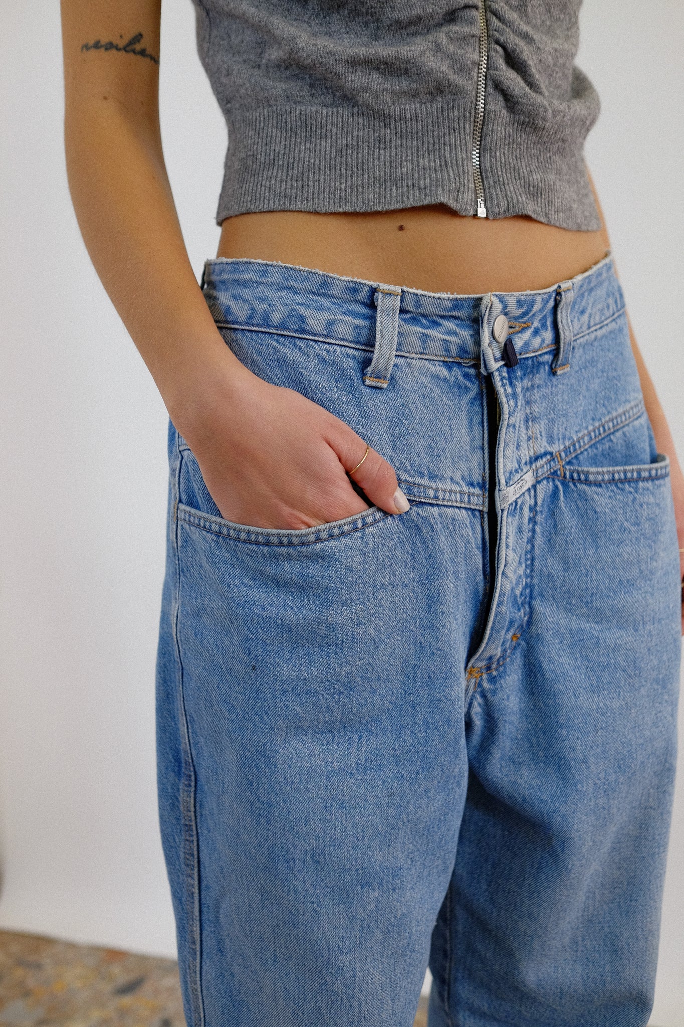 1980s CLOSED CLASSIC LIGHT WASH DENIM JEANS