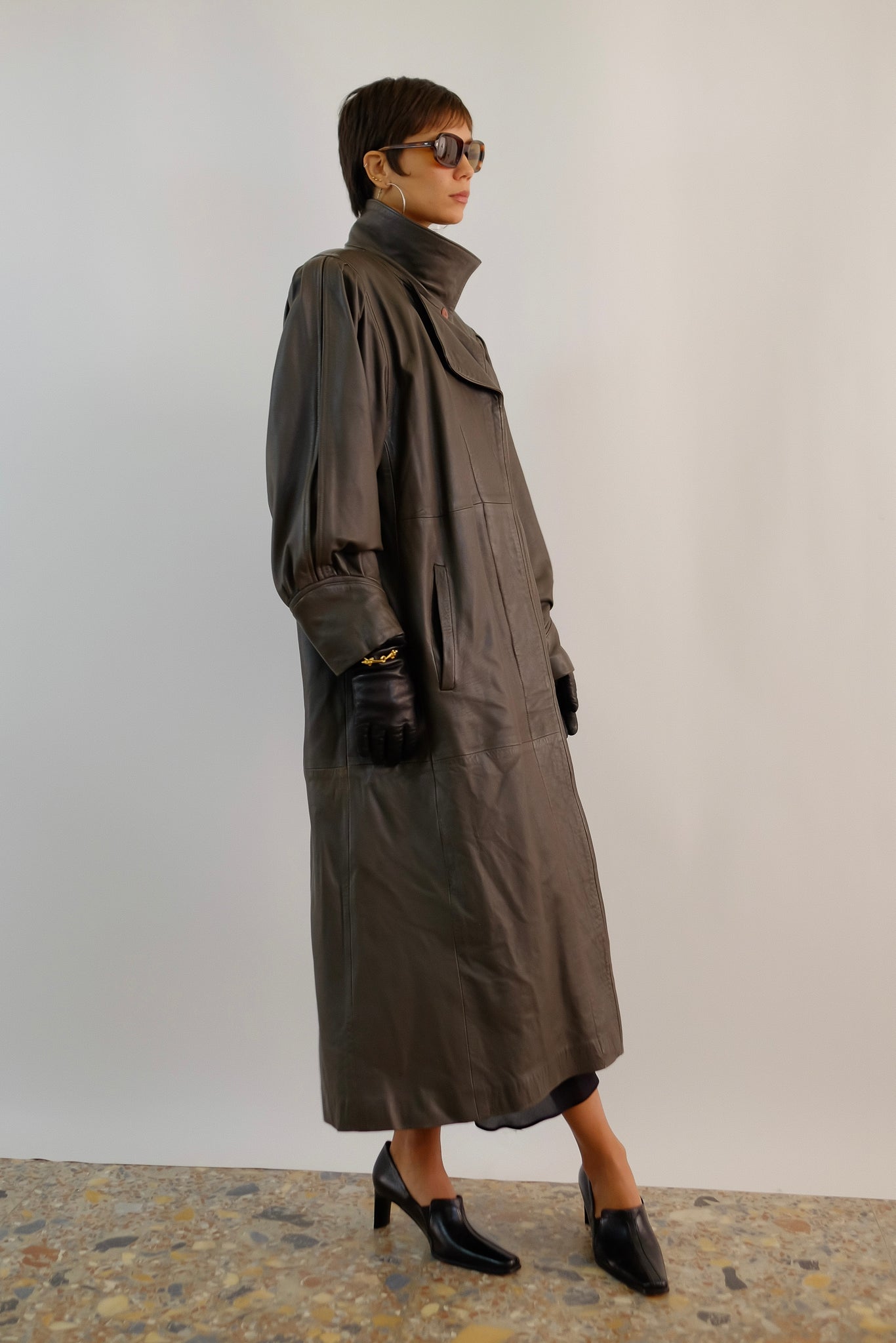 GABRIELLA BENELLI LEATHER COAT IN DEEP SAGE BROWN