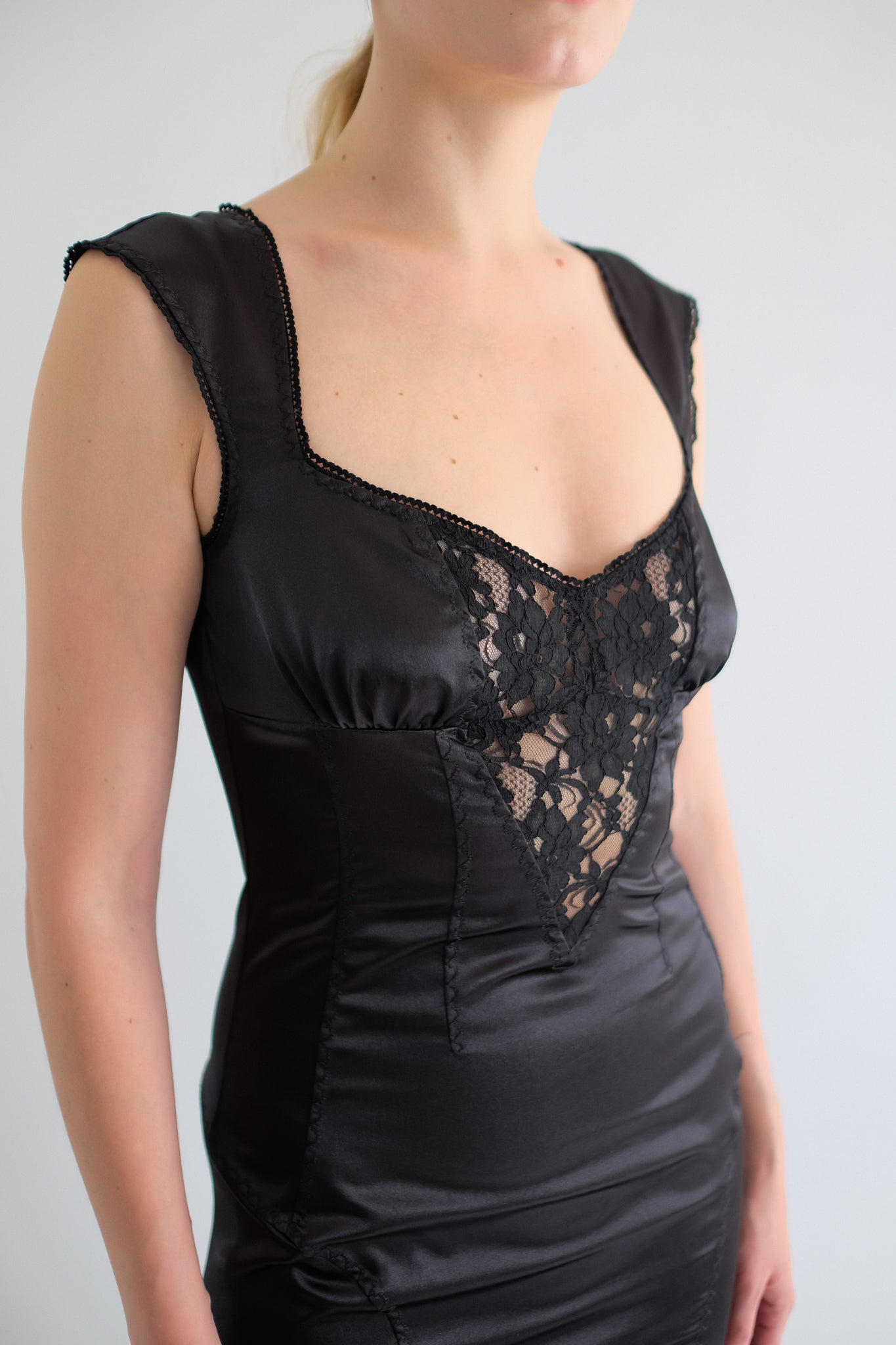 DOLCE & GABBANA MIDI LACE DRESS IN BLACK