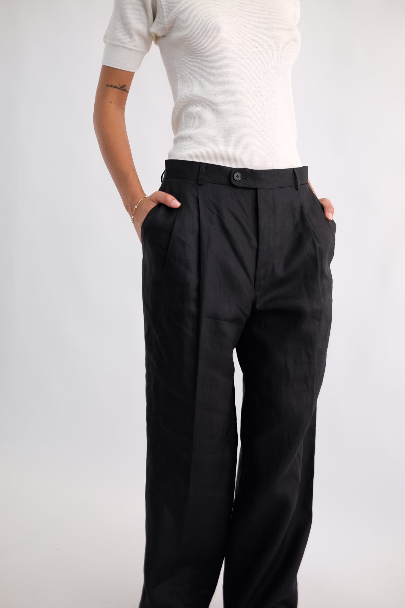 ITALIAN SOFT TAILORED PLEAT PANTS IN BLACK STRUCTURED LINEN