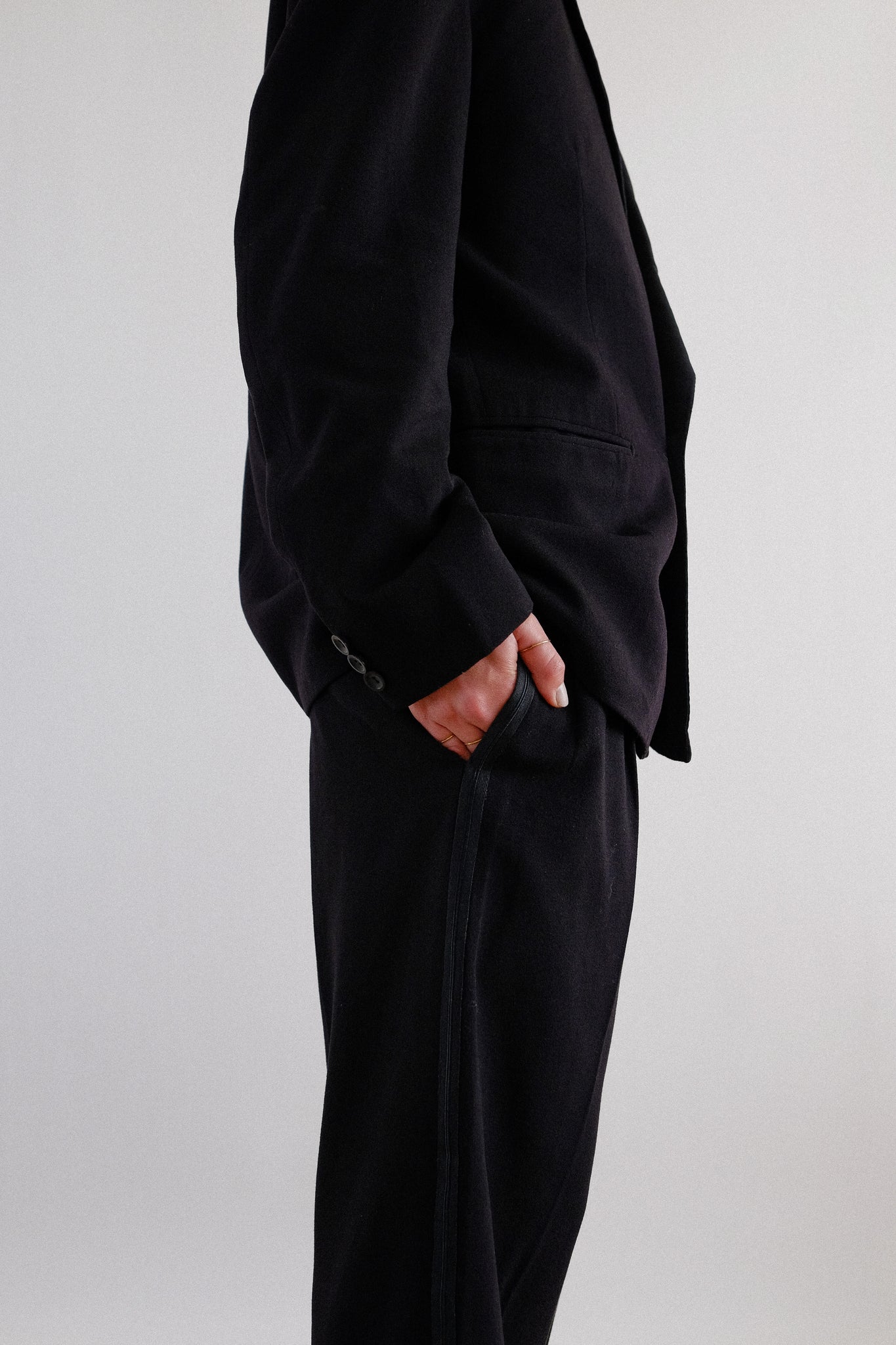 1940S ROMAN ATELIER VINTAGE WOOL TUXEDO SUIT IN BLACK