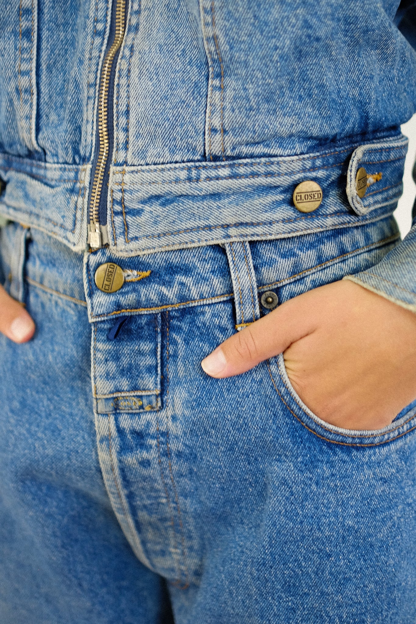CLOSED BY MARITHÉ FRANÇOIS ET GIRBAUD DEADSTOCK CROP DENIM JACKET