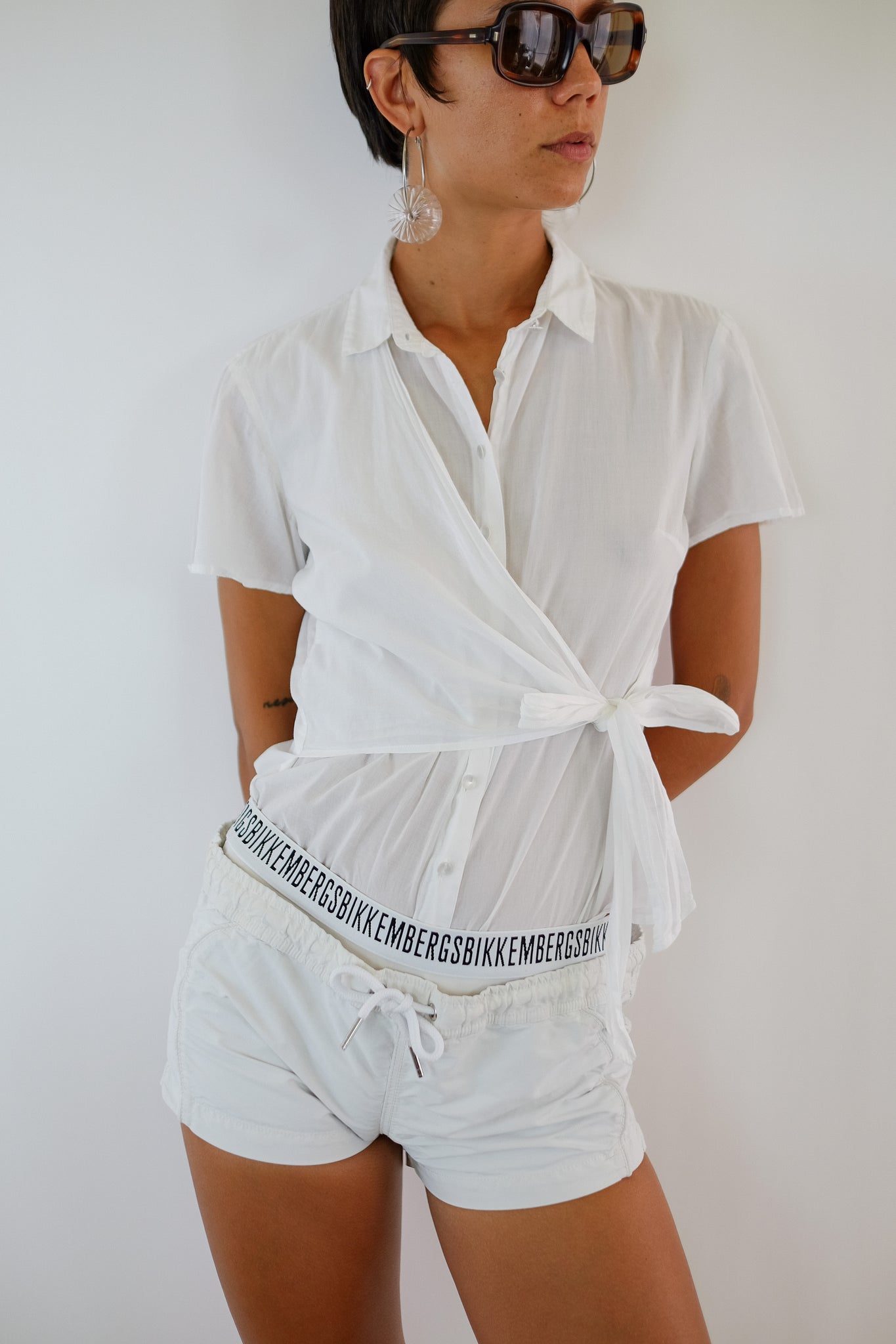 BIKKEMBERGS DOUBLE-BAND SPORT SHORTS IN OFF WHITE