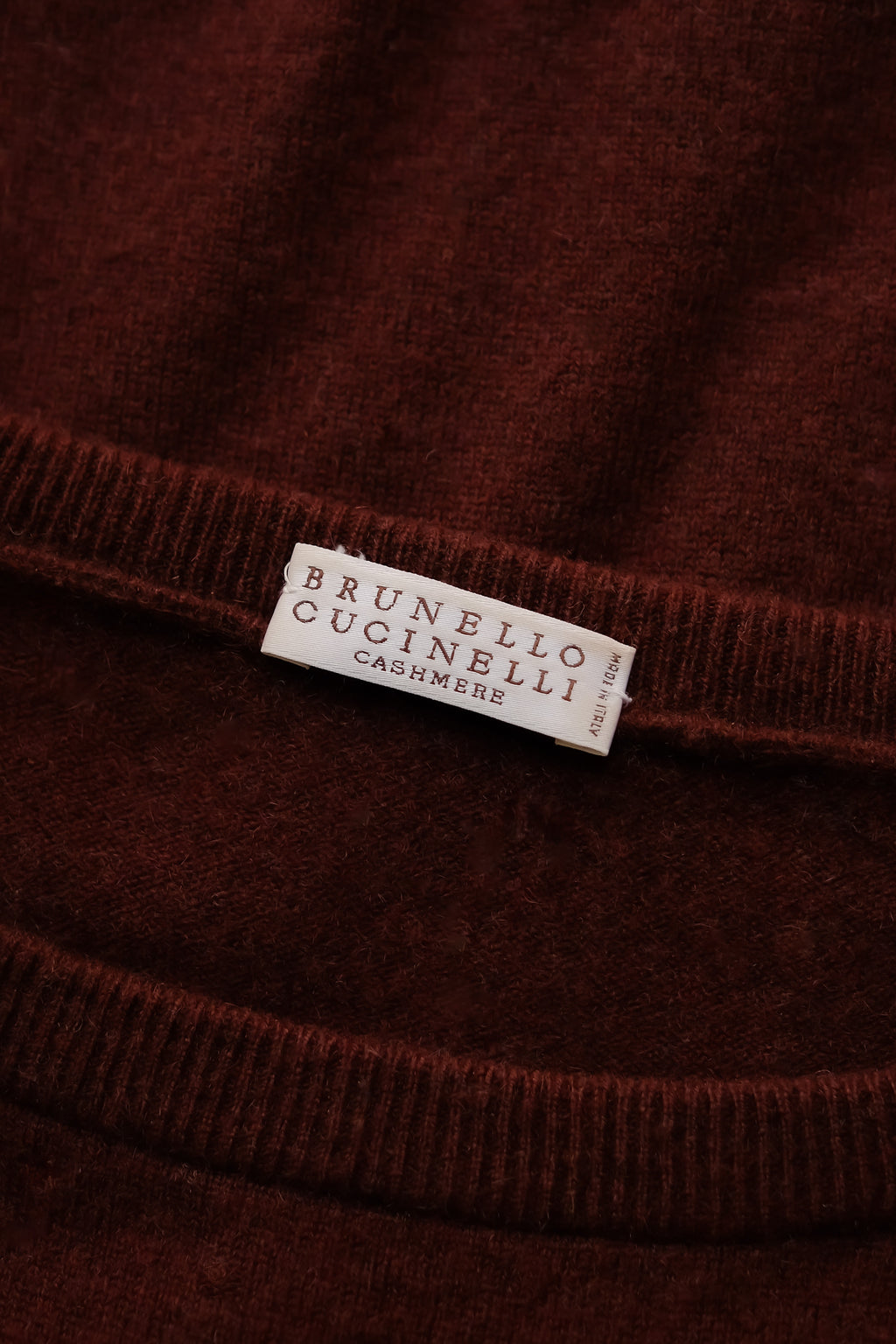 BRUNELLO CUCINELLI LUXURIOUS SUPER SOFT CASHMERE SWEATER IN BURGUNDY
