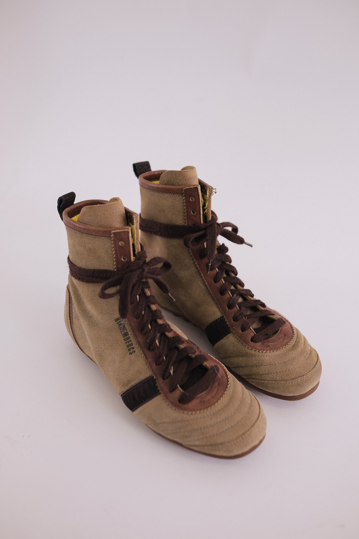 DIRK BIKKEMBERGS LEATHER SNEAKERS IN TAUPE SUEDE