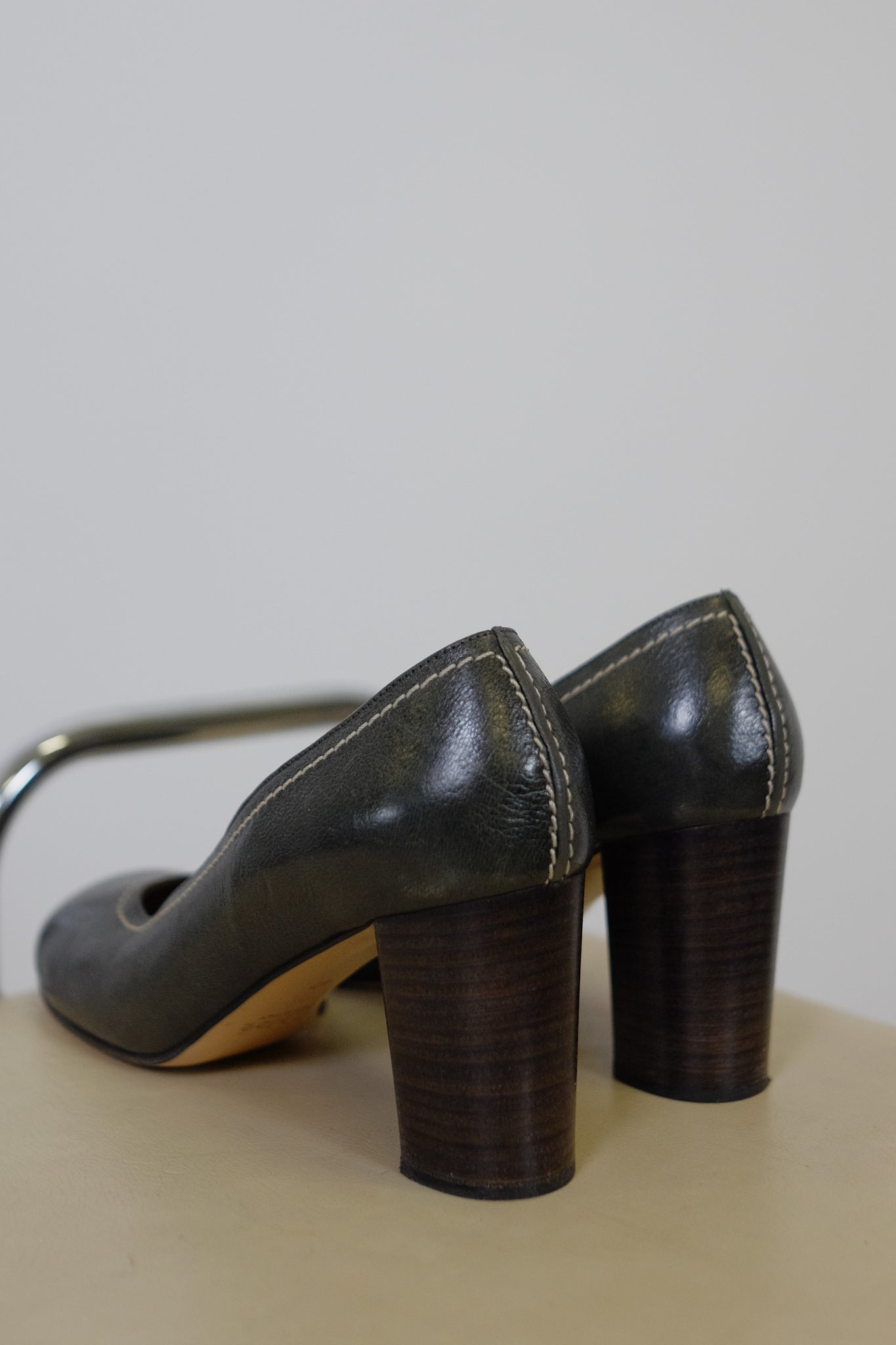 CHLOÉ SHOES IN SAGE GREY