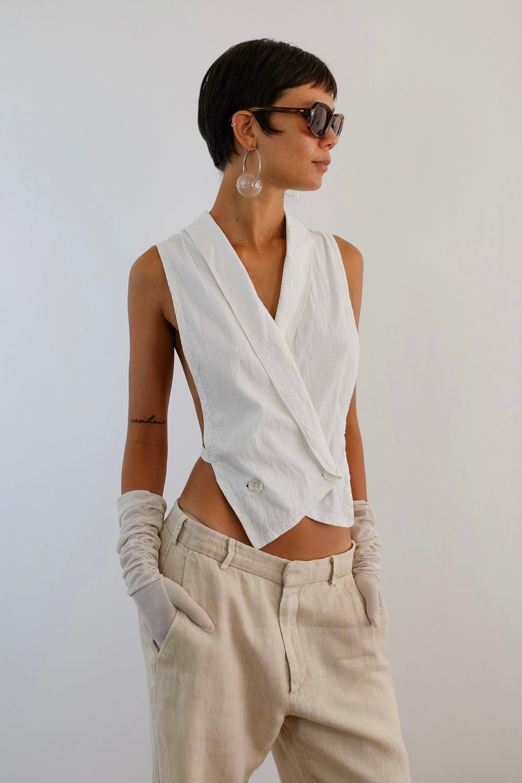 ANTIQUE OPEN SIDED CROP VEST TOP IN WHITE COTTON