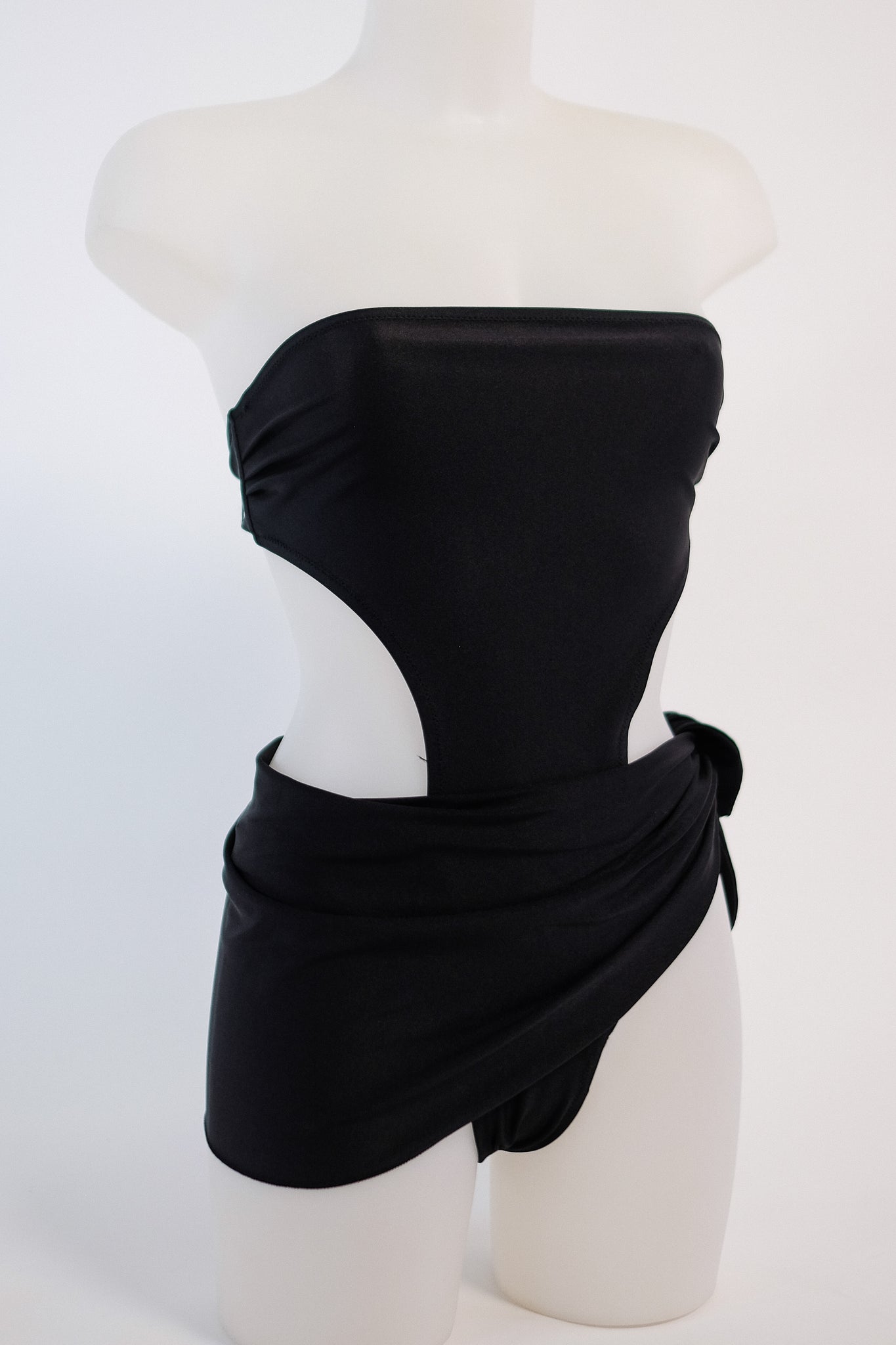 MIGUEL CRUZ SAMPLE SKIRT SWIMSUIT IN BLACK C.1980