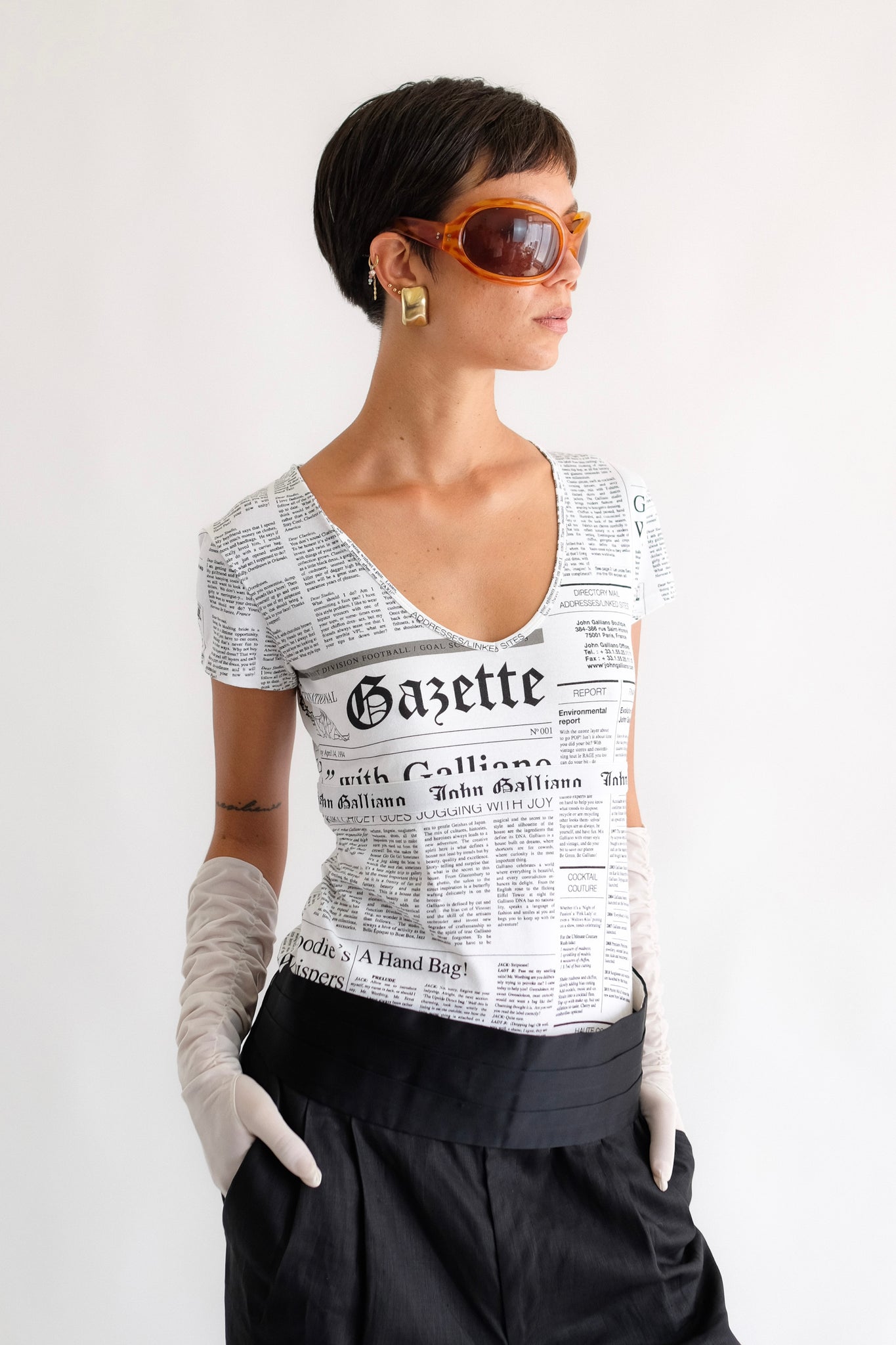 JOHN GALLIANO 2000S ICONIC GAZETTE PRINT T IN WHITE