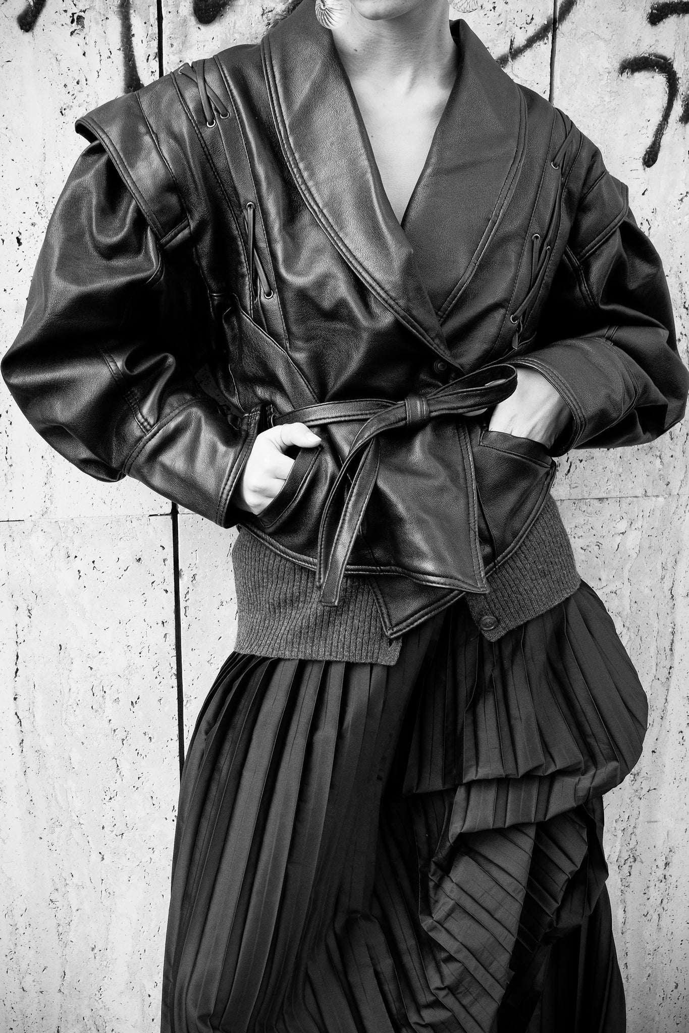 SOFT LEATHER SHAWL-COLLAR CINCH JACKET IN BLACK