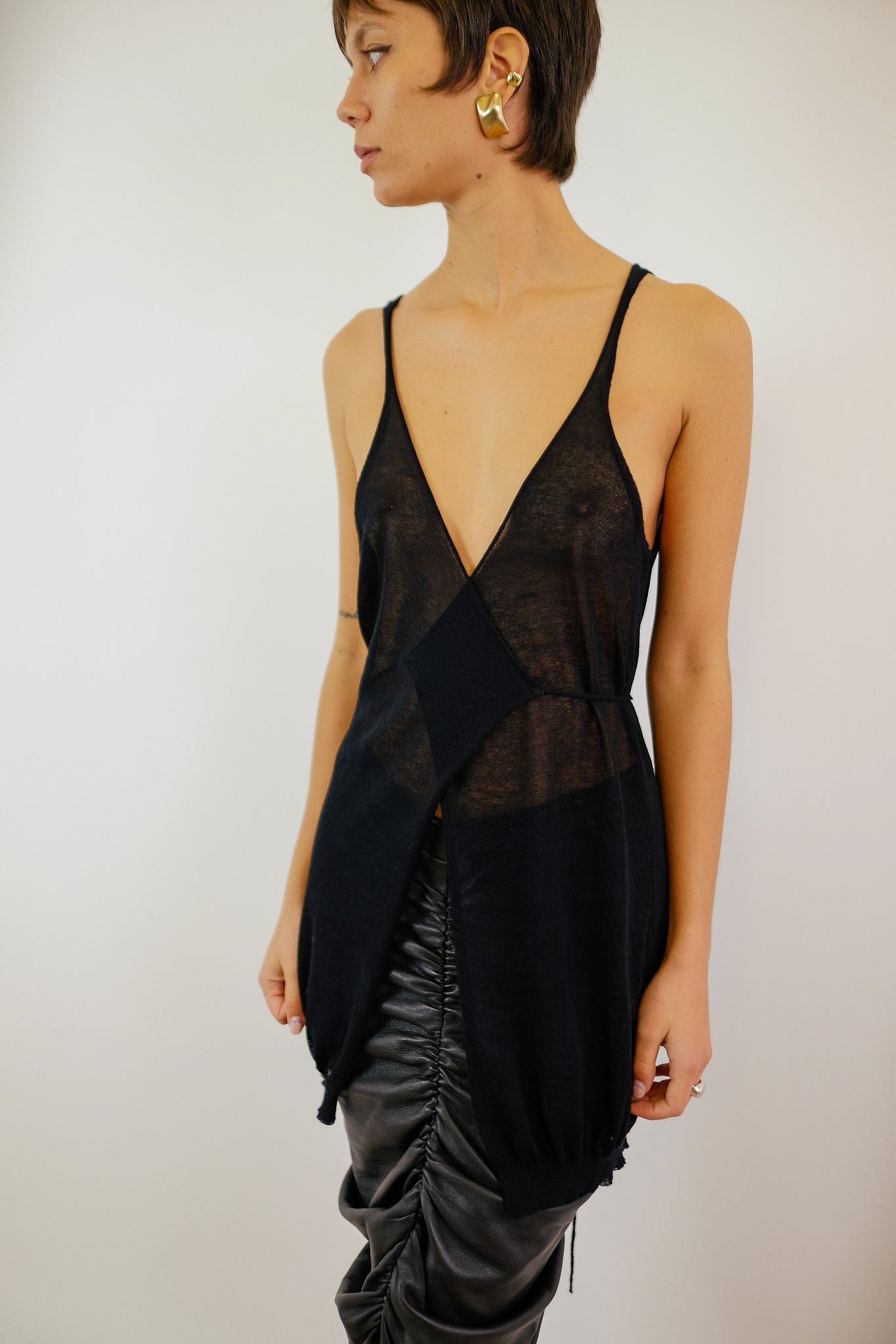 SCOOTERPLUS CUT-OUT KNIT VEST TOP IN BLACK