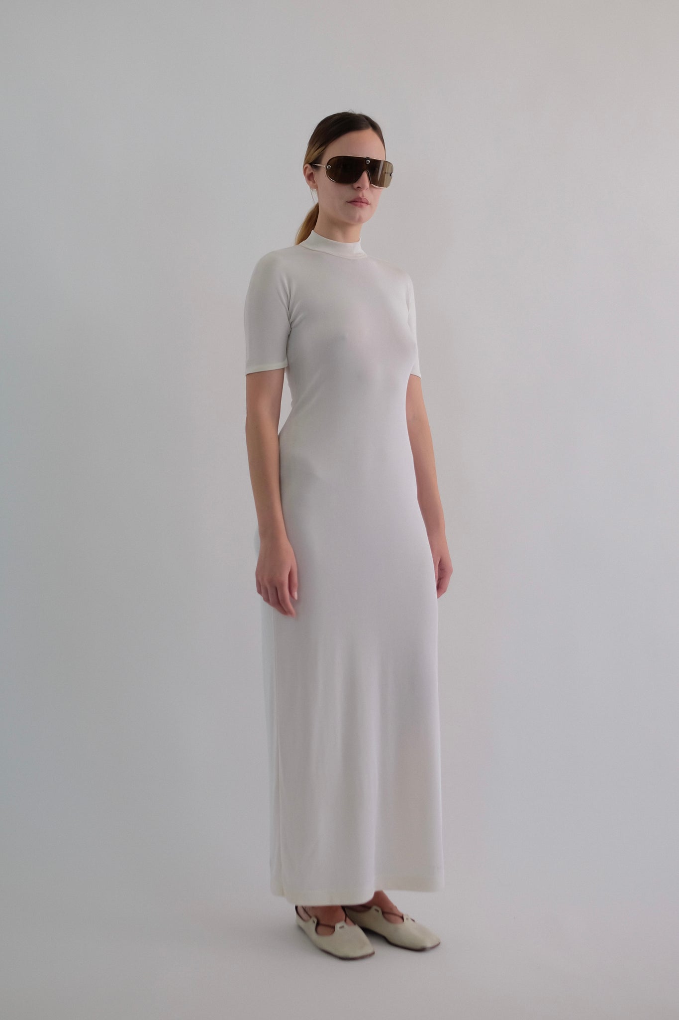 I GABBIANI BACKLESS MAXI T DRESS IN WHITE