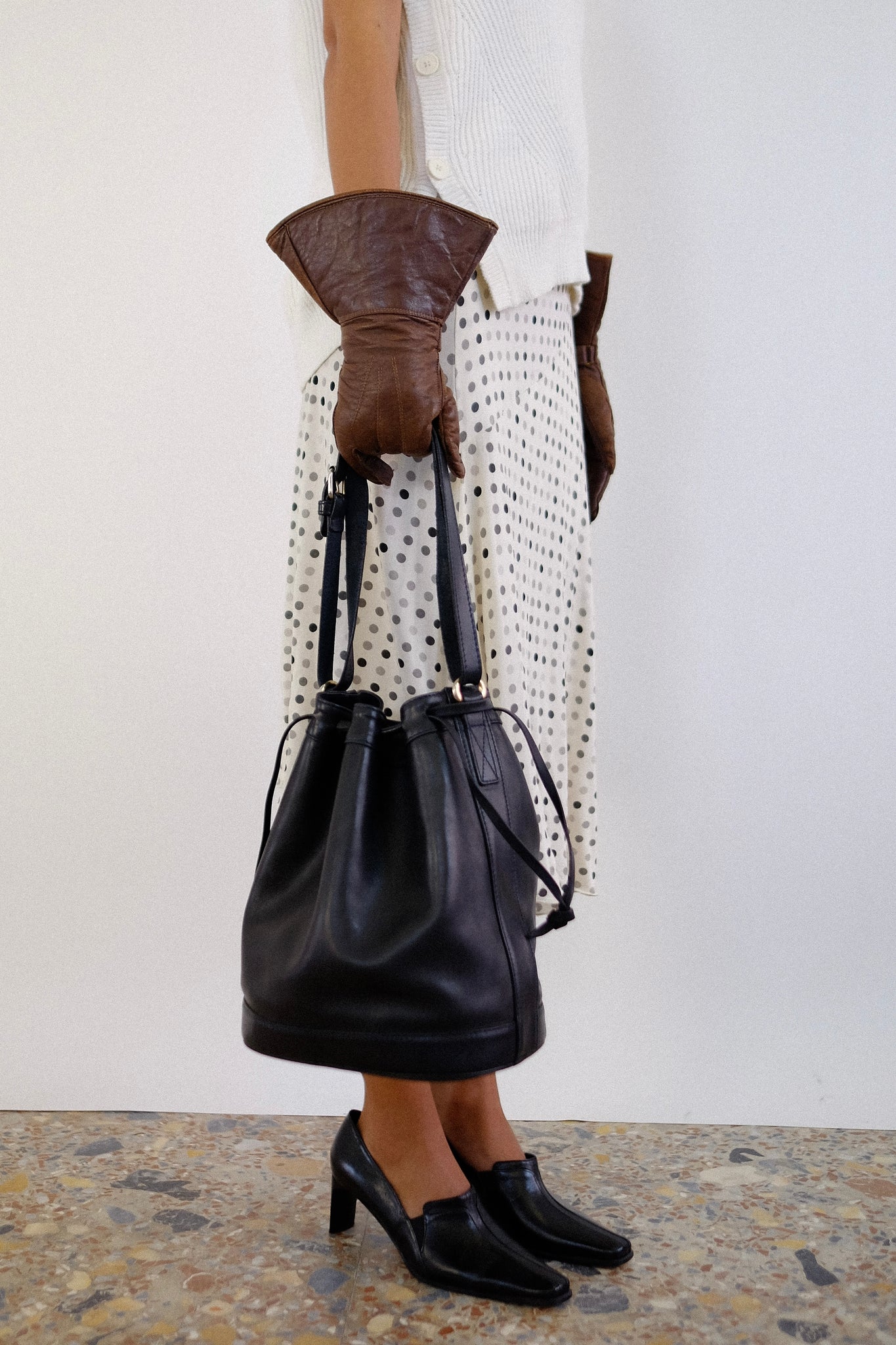 POLIDORI OF ROME LEATHER BUCKET BAG IN DARK NAVY/BLACK