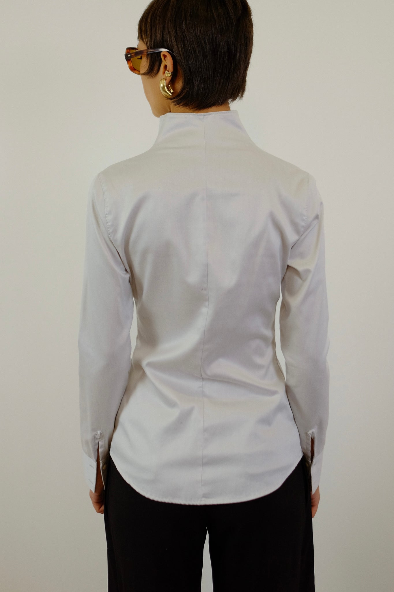 NARA CAMICIE FUNNEL NECK SHIRT IN POWDER GREY