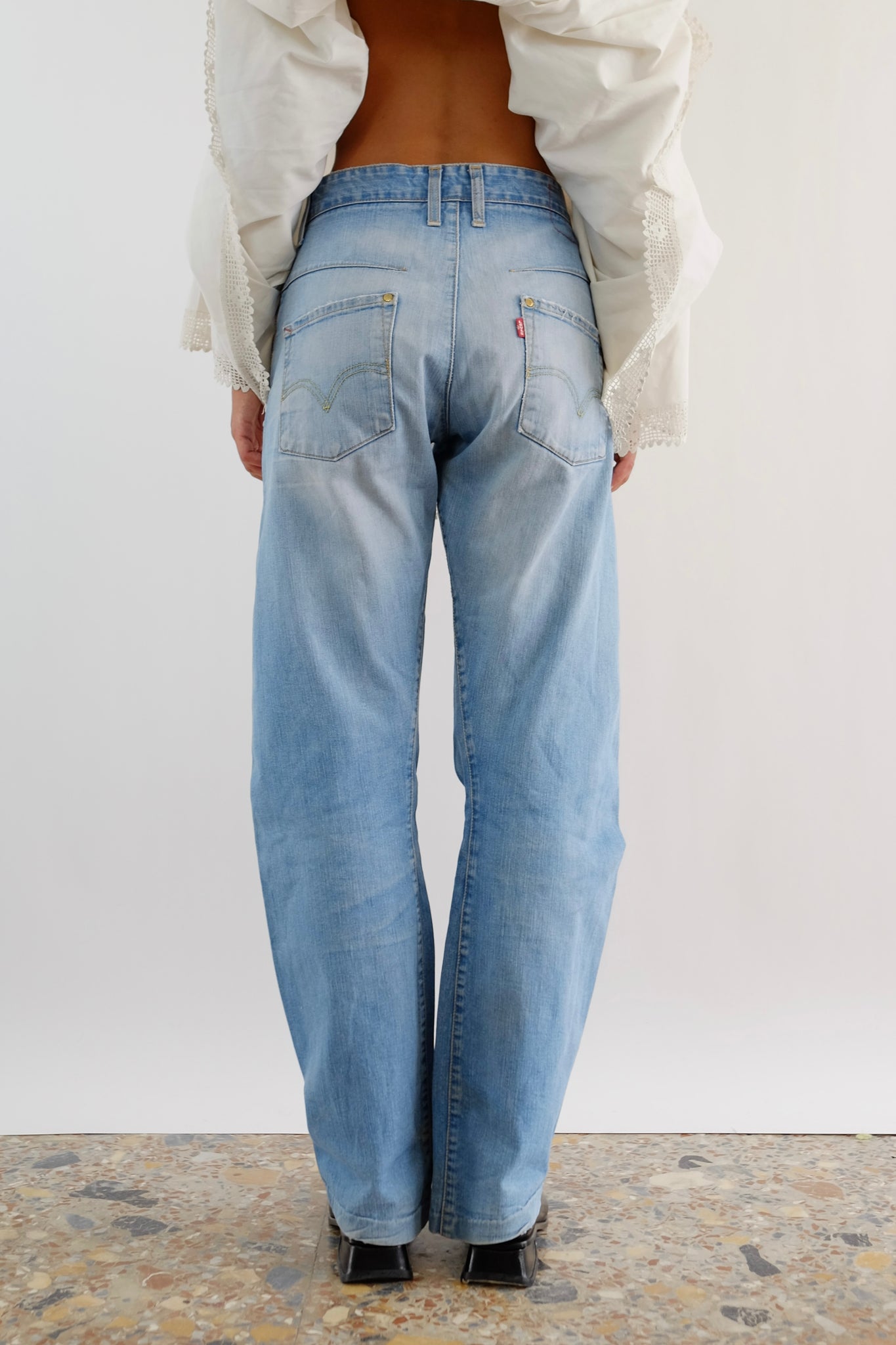 LEVIS ENGINEERED LIGHTWASH JEANS