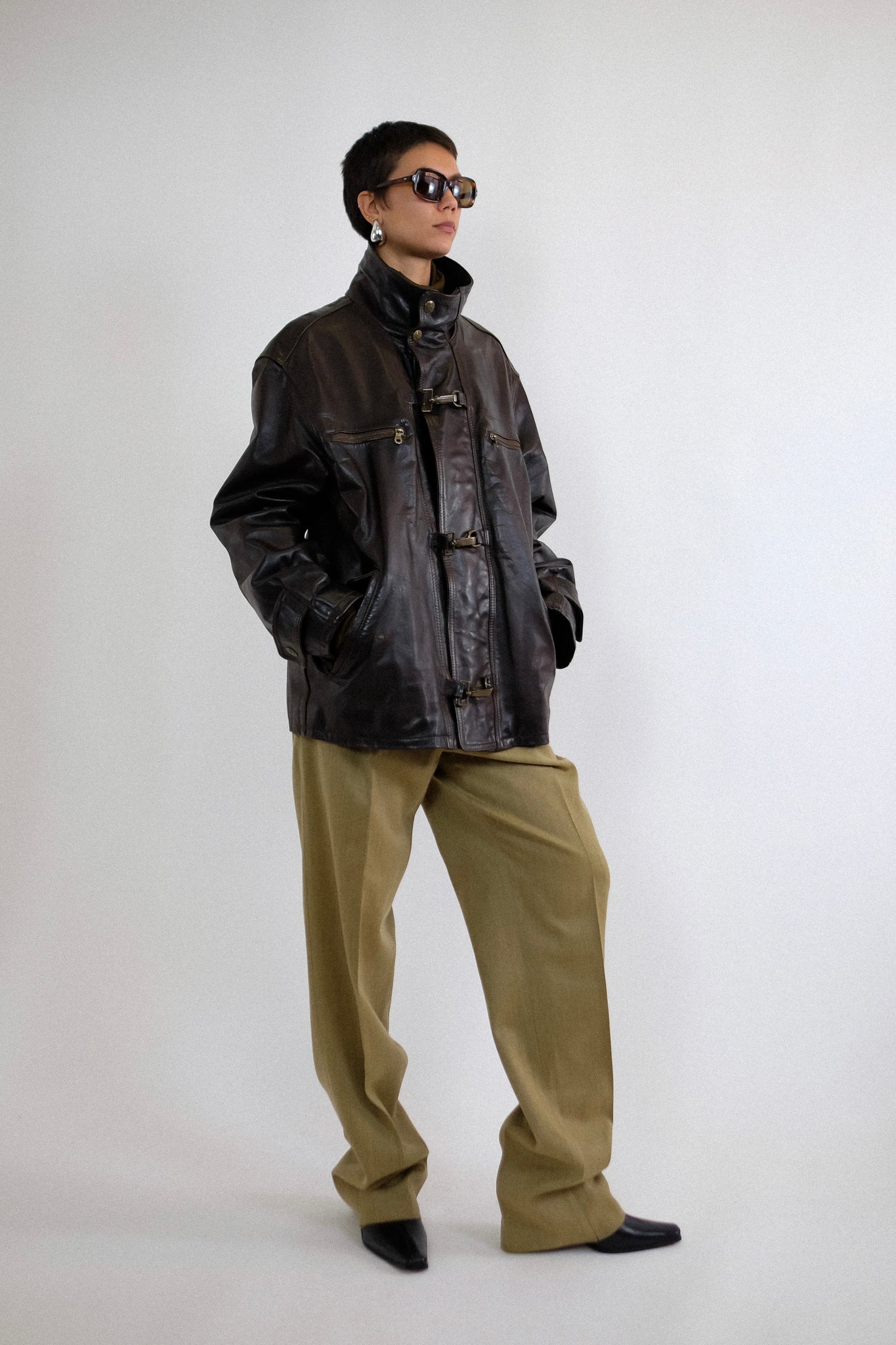 CLIP LEATHER JACKET IN BROWN