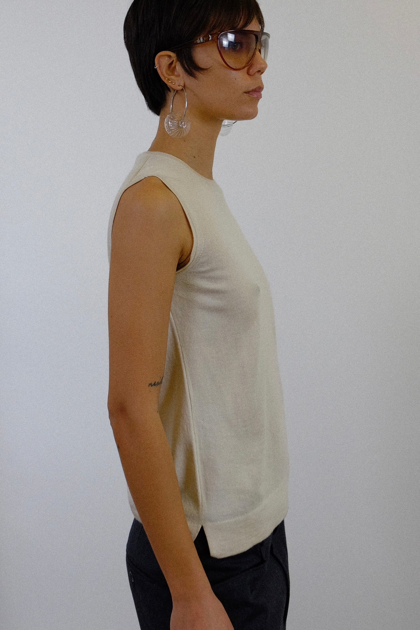 LORO PIANA CASHMERE & SILK SLEEVELESS KNIT IN LIGHT BEIGE