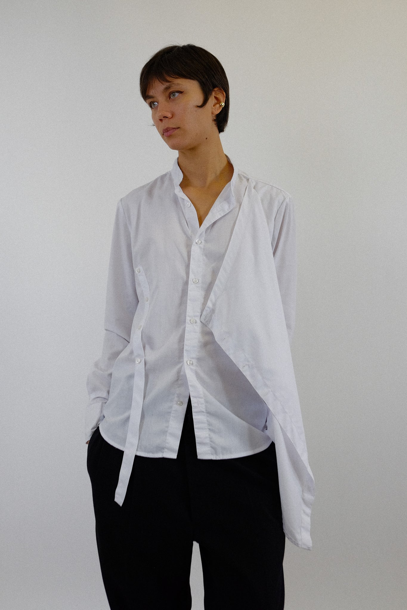 MARTAN ASYMMETRIC DRAPED SHIRT IN WHITE