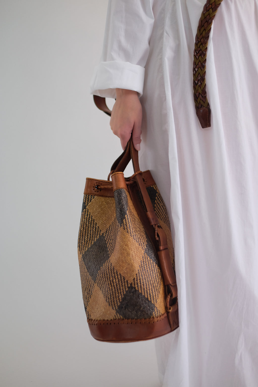 1970s LEATHER INTRECCIATO BUCKET BAG IN BROWN
