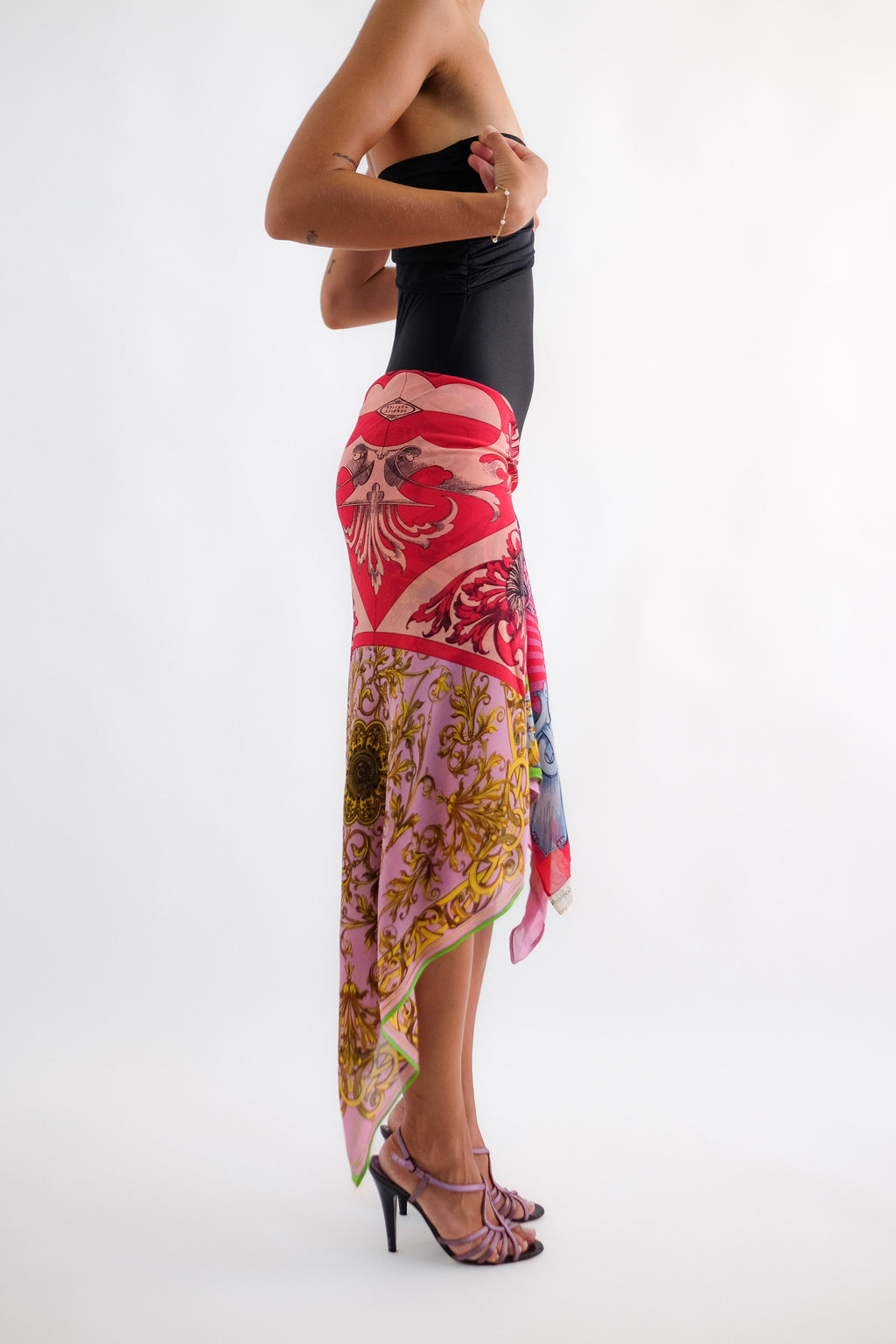 LATE 80S ATELIER VERSACE BY GIANNI VERSACE LARGE 120CM SILK CARRÉ